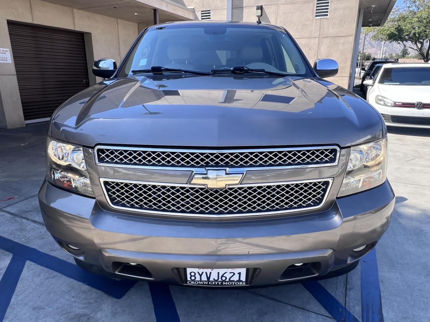 2011 Silver Metallic /Tan Chevrolet Suburban LTZ 1500 4WD (1GNSKKE31BR) with an 5.3L V8 OHV 16V FFV engine, 4-Speed Automatic transmission, located at 30 S. Berkeley Avenue, Pasadena, CA, 91107, (626) 248-7567, 34.145447, -118.109398 - 2011 Chevrolet Suburban LT 4WD – 3rd Row – $995 Down – Buy Here Pay Here – Bad Credit OK – Crown City Motors – Pasadena, CA Looking for a full-size SUV that offers unmatched space, power, and versatility? Look no further than this 2011 Chevrolet Suburban LT 4WD, now available at Crown - Photo#10