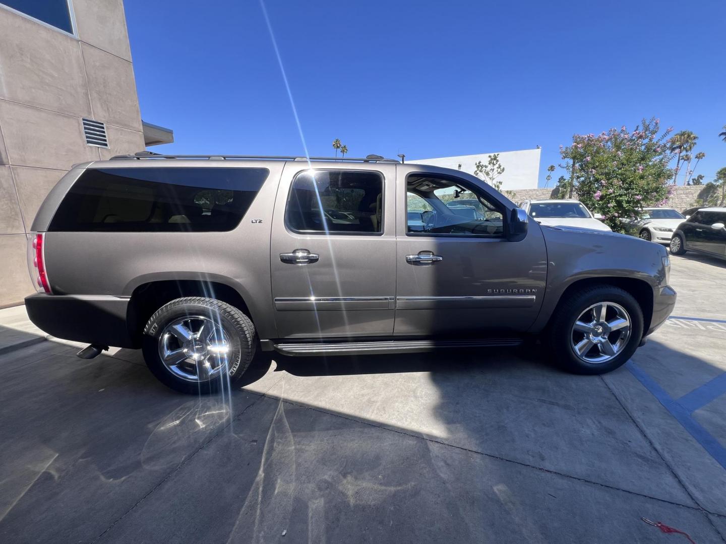 2011 Silver Metallic /Tan Chevrolet Suburban LTZ 1500 4WD (1GNSKKE31BR) with an 5.3L V8 OHV 16V FFV engine, 4-Speed Automatic transmission, located at 30 S. Berkeley Avenue, Pasadena, CA, 91107, (626) 248-7567, 34.145447, -118.109398 - 2011 Chevrolet Suburban LT 4WD – 3rd Row – $995 Down – Buy Here Pay Here – Bad Credit OK – Crown City Motors – Pasadena, CA Looking for a full-size SUV that offers unmatched space, power, and versatility? Look no further than this 2011 Chevrolet Suburban LT 4WD, now available at Crown - Photo#12