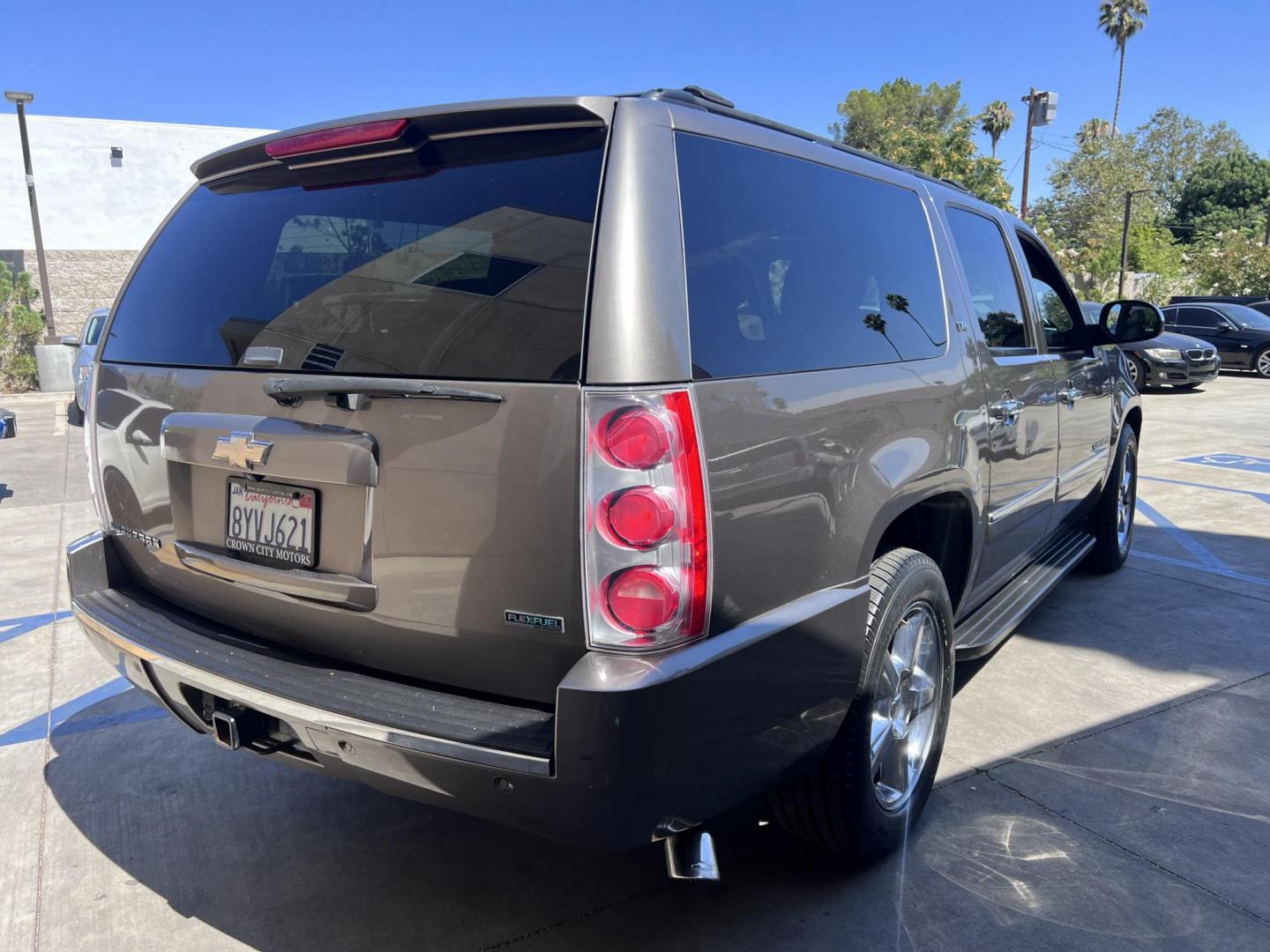2011 Silver Metallic /Tan Chevrolet Suburban LTZ 1500 4WD (1GNSKKE31BR) with an 5.3L V8 OHV 16V FFV engine, 4-Speed Automatic transmission, located at 30 S. Berkeley Avenue, Pasadena, CA, 91107, (626) 248-7567, 34.145447, -118.109398 - 2011 Chevrolet Suburban LT 4WD – 3rd Row – $995 Down – Buy Here Pay Here – Bad Credit OK – Crown City Motors – Pasadena, CA Looking for a full-size SUV that offers unmatched space, power, and versatility? Look no further than this 2011 Chevrolet Suburban LT 4WD, now available at Crown - Photo#13