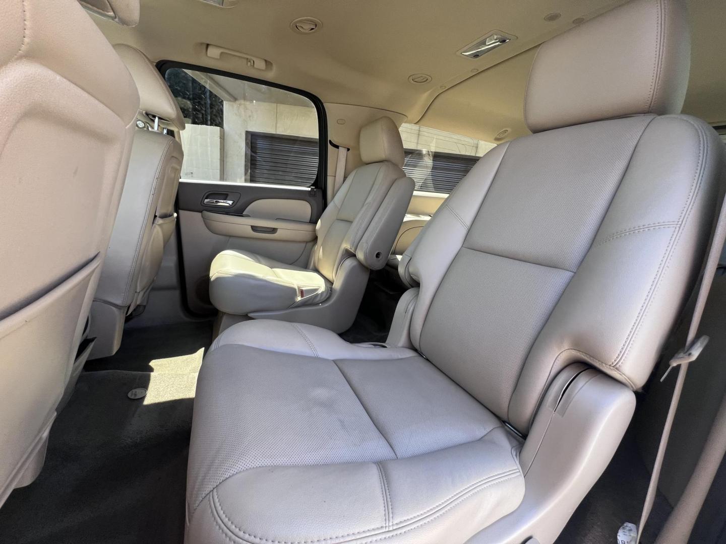 2011 Silver Metallic /Tan Chevrolet Suburban LTZ 1500 4WD (1GNSKKE31BR) with an 5.3L V8 OHV 16V FFV engine, 4-Speed Automatic transmission, located at 30 S. Berkeley Avenue, Pasadena, CA, 91107, (626) 248-7567, 34.145447, -118.109398 - 2011 Chevrolet Suburban LT 4WD – 3rd Row – $995 Down – Buy Here Pay Here – Bad Credit OK – Crown City Motors – Pasadena, CA Looking for a full-size SUV that offers unmatched space, power, and versatility? Look no further than this 2011 Chevrolet Suburban LT 4WD, now available at Crown - Photo#19