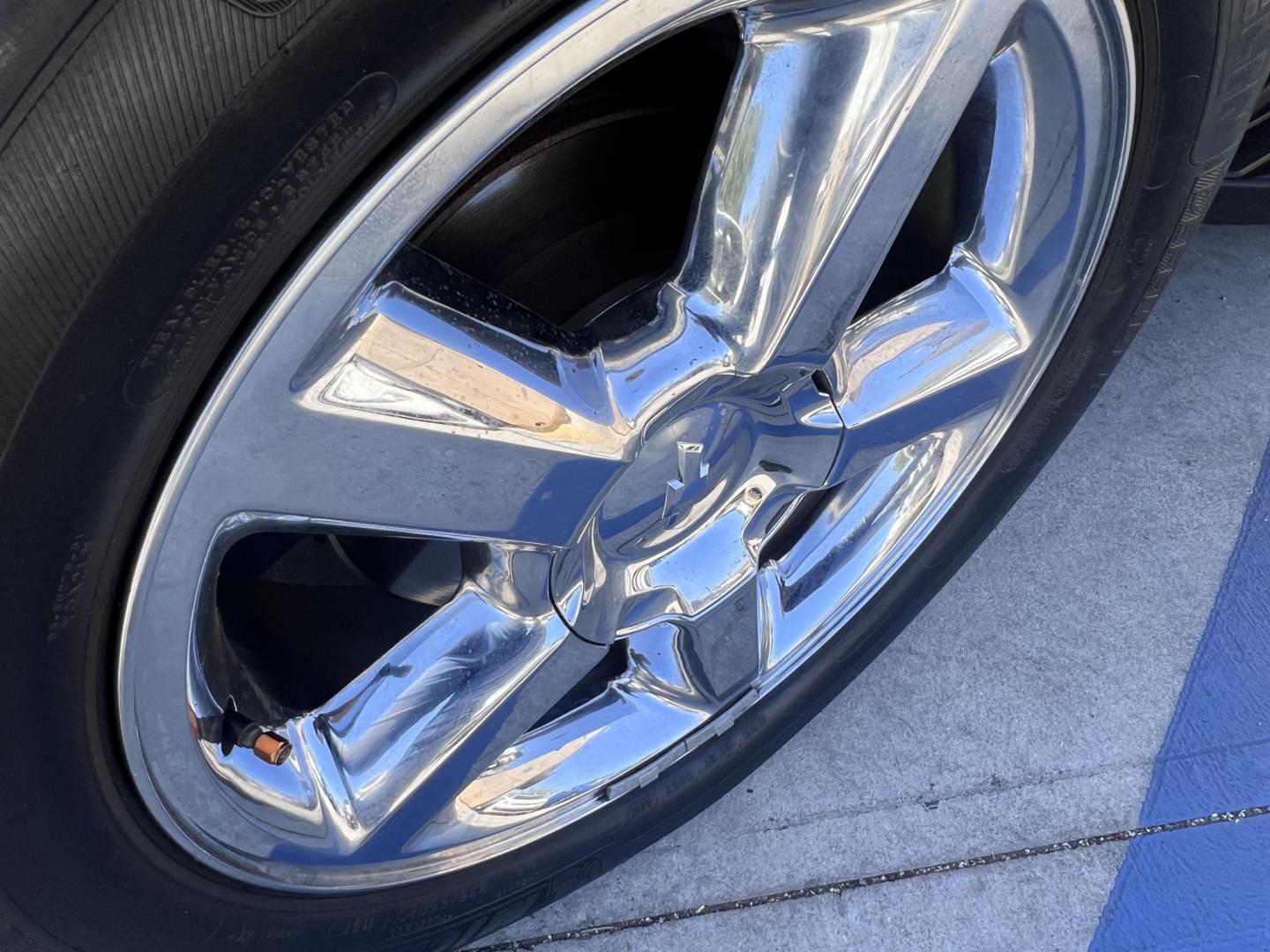 2011 Silver Metallic /Tan Chevrolet Suburban LTZ 1500 4WD (1GNSKKE31BR) with an 5.3L V8 OHV 16V FFV engine, 4-Speed Automatic transmission, located at 30 S. Berkeley Avenue, Pasadena, CA, 91107, (626) 248-7567, 34.145447, -118.109398 - 2011 Chevrolet Suburban LT 4WD – 3rd Row – $995 Down – Buy Here Pay Here – Bad Credit OK – Crown City Motors – Pasadena, CA Looking for a full-size SUV that offers unmatched space, power, and versatility? Look no further than this 2011 Chevrolet Suburban LT 4WD, now available at Crown - Photo#17