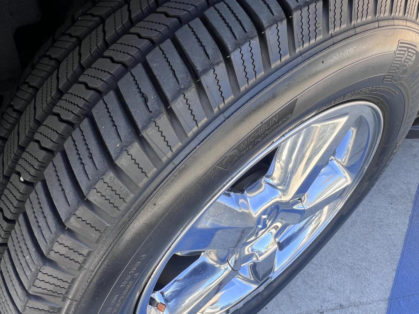 2011 Silver Metallic /Tan Chevrolet Suburban LTZ 1500 4WD (1GNSKKE31BR) with an 5.3L V8 OHV 16V FFV engine, 4-Speed Automatic transmission, located at 30 S. Berkeley Avenue, Pasadena, CA, 91107, (626) 248-7567, 34.145447, -118.109398 - 2011 Chevrolet Suburban LT 4WD – 3rd Row – $995 Down – Buy Here Pay Here – Bad Credit OK – Crown City Motors – Pasadena, CA Looking for a full-size SUV that offers unmatched space, power, and versatility? Look no further than this 2011 Chevrolet Suburban LT 4WD, now available at Crown - Photo#18