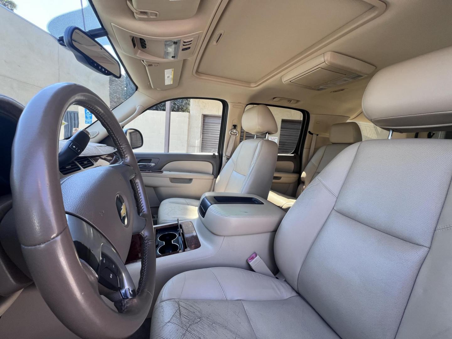 2011 Silver Metallic /Tan Chevrolet Suburban LTZ 1500 4WD (1GNSKKE31BR) with an 5.3L V8 OHV 16V FFV engine, 4-Speed Automatic transmission, located at 30 S. Berkeley Avenue, Pasadena, CA, 91107, (626) 248-7567, 34.145447, -118.109398 - 2011 Chevrolet Suburban LT 4WD – 3rd Row – $995 Down – Buy Here Pay Here – Bad Credit OK – Crown City Motors – Pasadena, CA Looking for a full-size SUV that offers unmatched space, power, and versatility? Look no further than this 2011 Chevrolet Suburban LT 4WD, now available at Crown - Photo#21