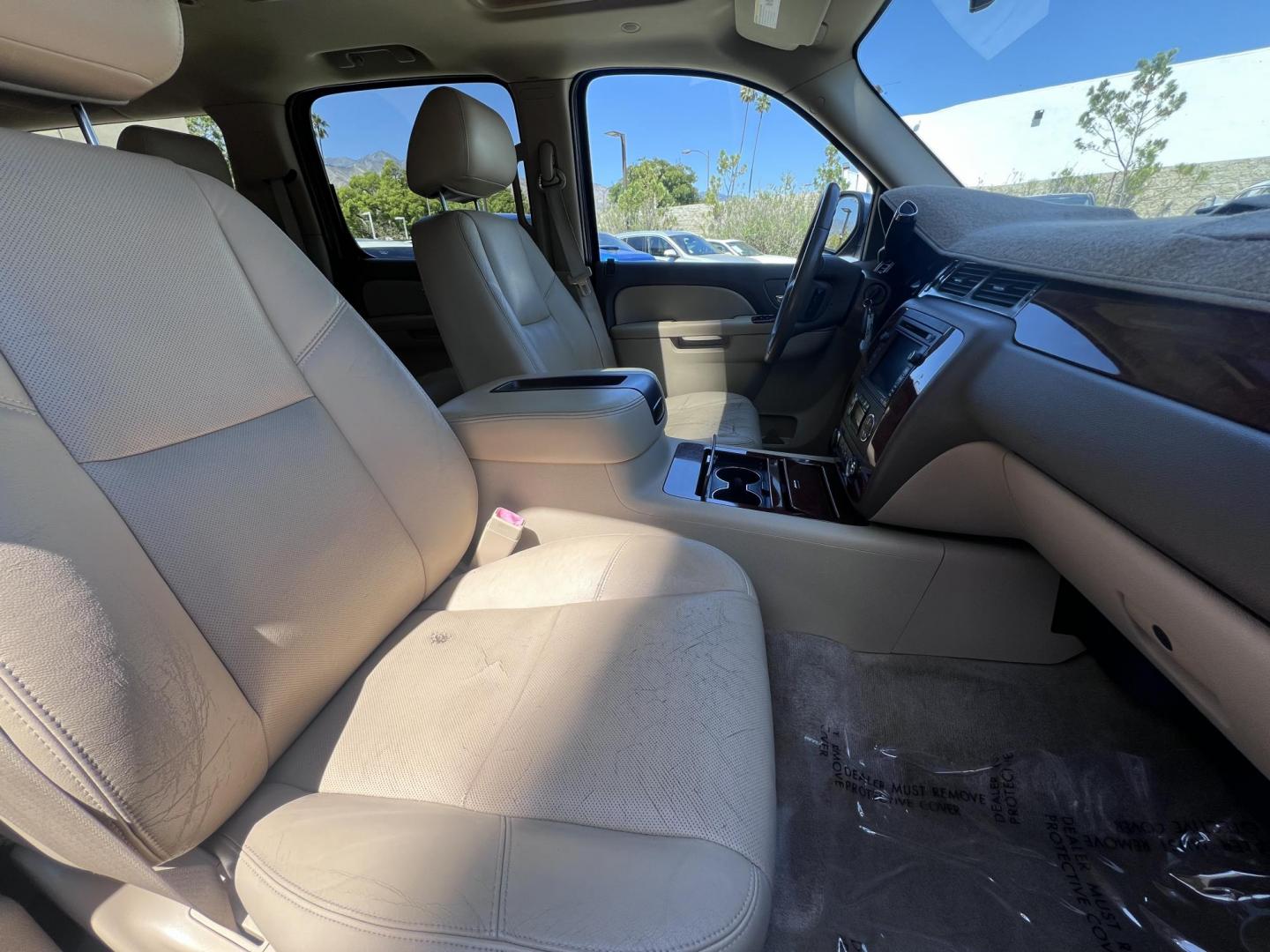 2011 Silver Metallic /Tan Chevrolet Suburban LTZ 1500 4WD (1GNSKKE31BR) with an 5.3L V8 OHV 16V FFV engine, 4-Speed Automatic transmission, located at 30 S. Berkeley Avenue, Pasadena, CA, 91107, (626) 248-7567, 34.145447, -118.109398 - 2011 Chevrolet Suburban LT 4WD – 3rd Row – $995 Down – Buy Here Pay Here – Bad Credit OK – Crown City Motors – Pasadena, CA Looking for a full-size SUV that offers unmatched space, power, and versatility? Look no further than this 2011 Chevrolet Suburban LT 4WD, now available at Crown - Photo#24