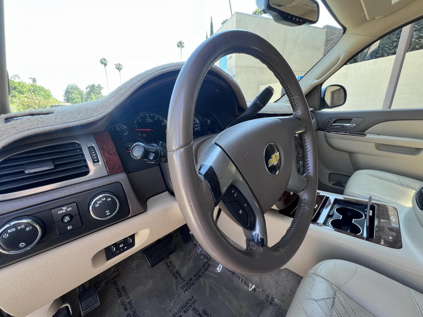 2011 Silver Metallic /Tan Chevrolet Suburban LTZ 1500 4WD (1GNSKKE31BR) with an 5.3L V8 OHV 16V FFV engine, 4-Speed Automatic transmission, located at 30 S. Berkeley Avenue, Pasadena, CA, 91107, (626) 248-7567, 34.145447, -118.109398 - 2011 Chevrolet Suburban LT 4WD – 3rd Row – $995 Down – Buy Here Pay Here – Bad Credit OK – Crown City Motors – Pasadena, CA Looking for a full-size SUV that offers unmatched space, power, and versatility? Look no further than this 2011 Chevrolet Suburban LT 4WD, now available at Crown - Photo#23