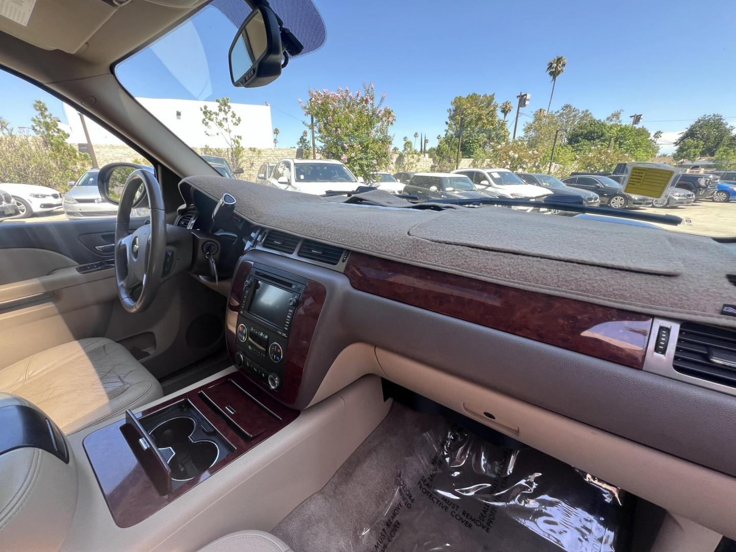 2011 Silver Metallic /Tan Chevrolet Suburban LTZ 1500 4WD (1GNSKKE31BR) with an 5.3L V8 OHV 16V FFV engine, 4-Speed Automatic transmission, located at 30 S. Berkeley Avenue, Pasadena, CA, 91107, (626) 248-7567, 34.145447, -118.109398 - 2011 Chevrolet Suburban LT 4WD – 3rd Row – $995 Down – Buy Here Pay Here – Bad Credit OK – Crown City Motors – Pasadena, CA Looking for a full-size SUV that offers unmatched space, power, and versatility? Look no further than this 2011 Chevrolet Suburban LT 4WD, now available at Crown - Photo#29