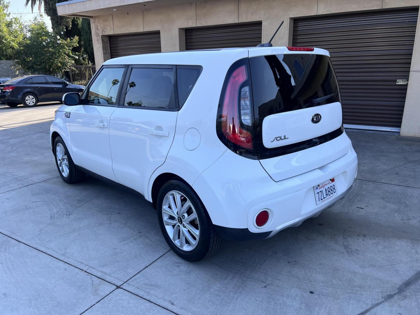 2018 White /Black Kia Soul + (KNDJP3A50J7) with an 2.0L L4 DOHC 16V engine, 6A transmission, located at 30 S. Berkeley Avenue, Pasadena, CA, 91107, (626) 248-7567, 34.145447, -118.109398 - Photo#9