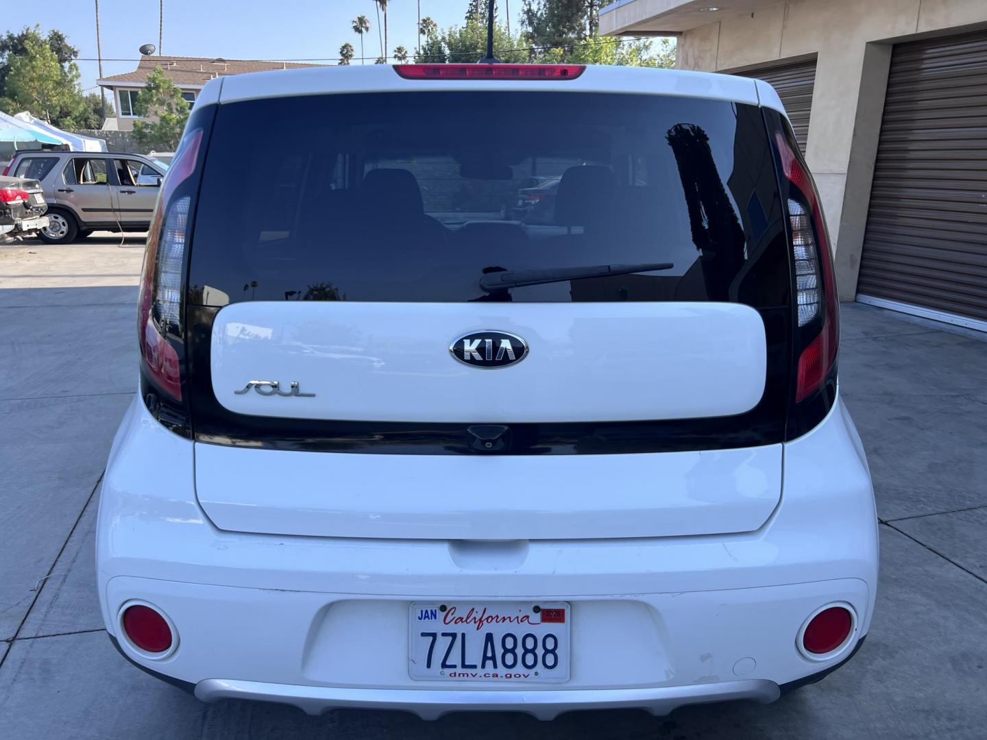 2018 White /Black Kia Soul + (KNDJP3A50J7) with an 2.0L L4 DOHC 16V engine, 6A transmission, located at 30 S. Berkeley Avenue, Pasadena, CA, 91107, (626) 248-7567, 34.145447, -118.109398 - Photo#10