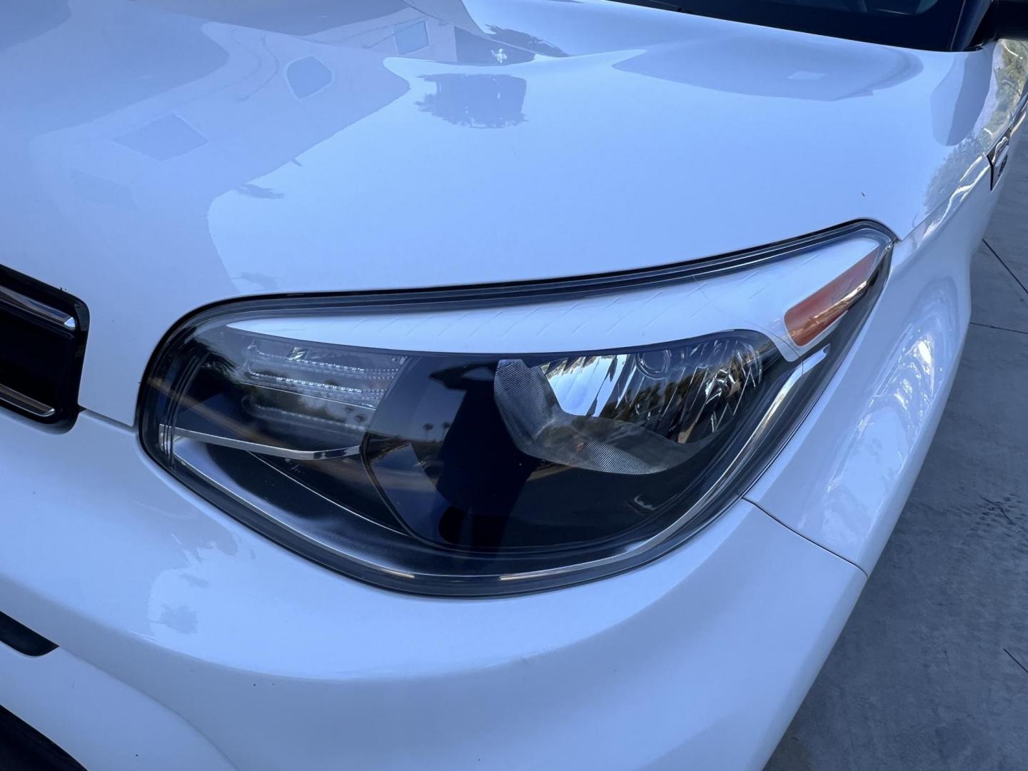 2018 White /Black Kia Soul + (KNDJP3A50J7) with an 2.0L L4 DOHC 16V engine, 6A transmission, located at 30 S. Berkeley Avenue, Pasadena, CA, 91107, (626) 248-7567, 34.145447, -118.109398 - Photo#12