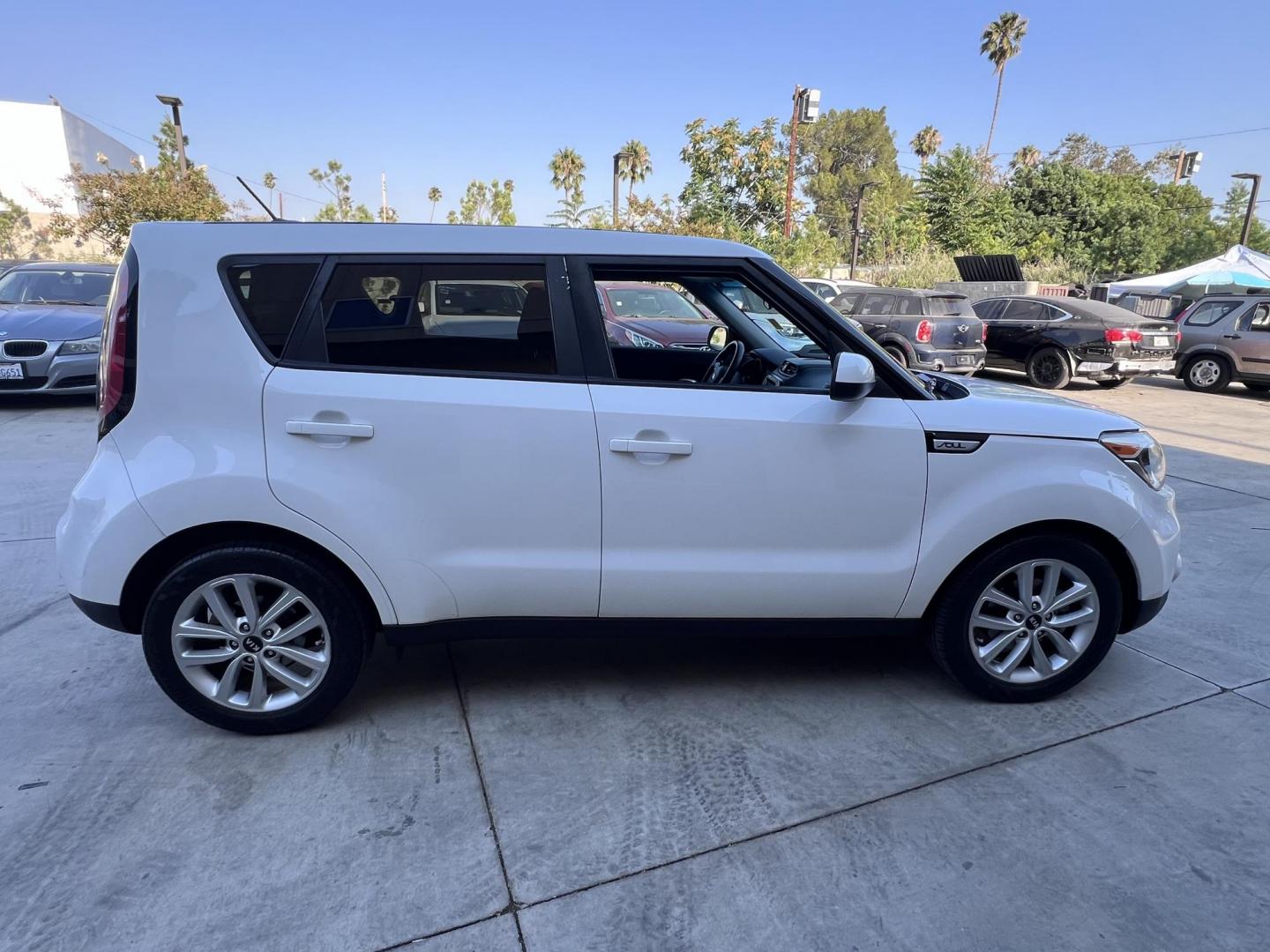 2018 White /Black Kia Soul + (KNDJP3A50J7) with an 2.0L L4 DOHC 16V engine, 6A transmission, located at 30 S. Berkeley Avenue, Pasadena, CA, 91107, (626) 248-7567, 34.145447, -118.109398 - Photo#16