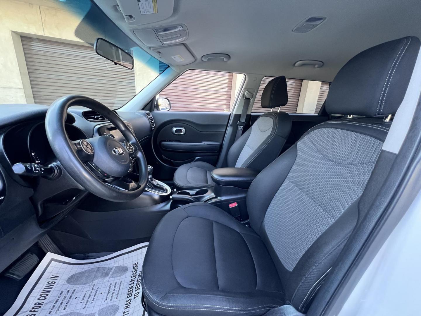 2018 White /Black Kia Soul + (KNDJP3A50J7) with an 2.0L L4 DOHC 16V engine, 6A transmission, located at 30 S. Berkeley Avenue, Pasadena, CA, 91107, (626) 248-7567, 34.145447, -118.109398 - Photo#20