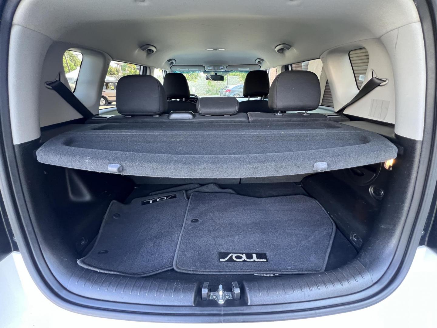 2018 White /Black Kia Soul + (KNDJP3A50J7) with an 2.0L L4 DOHC 16V engine, 6A transmission, located at 30 S. Berkeley Avenue, Pasadena, CA, 91107, (626) 248-7567, 34.145447, -118.109398 - Photo#23