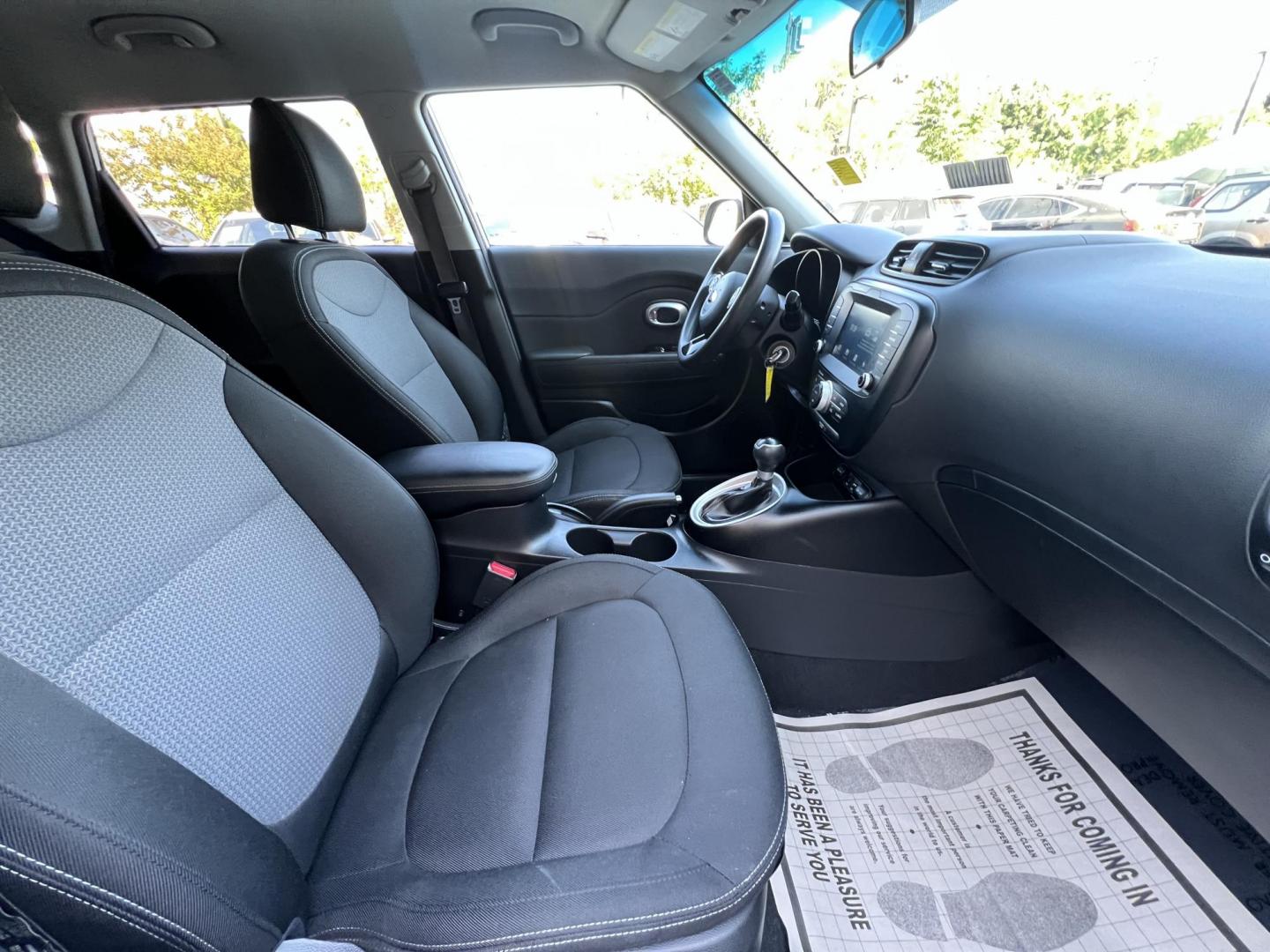 2018 White /Black Kia Soul + (KNDJP3A50J7) with an 2.0L L4 DOHC 16V engine, 6A transmission, located at 30 S. Berkeley Avenue, Pasadena, CA, 91107, (626) 248-7567, 34.145447, -118.109398 - Photo#25