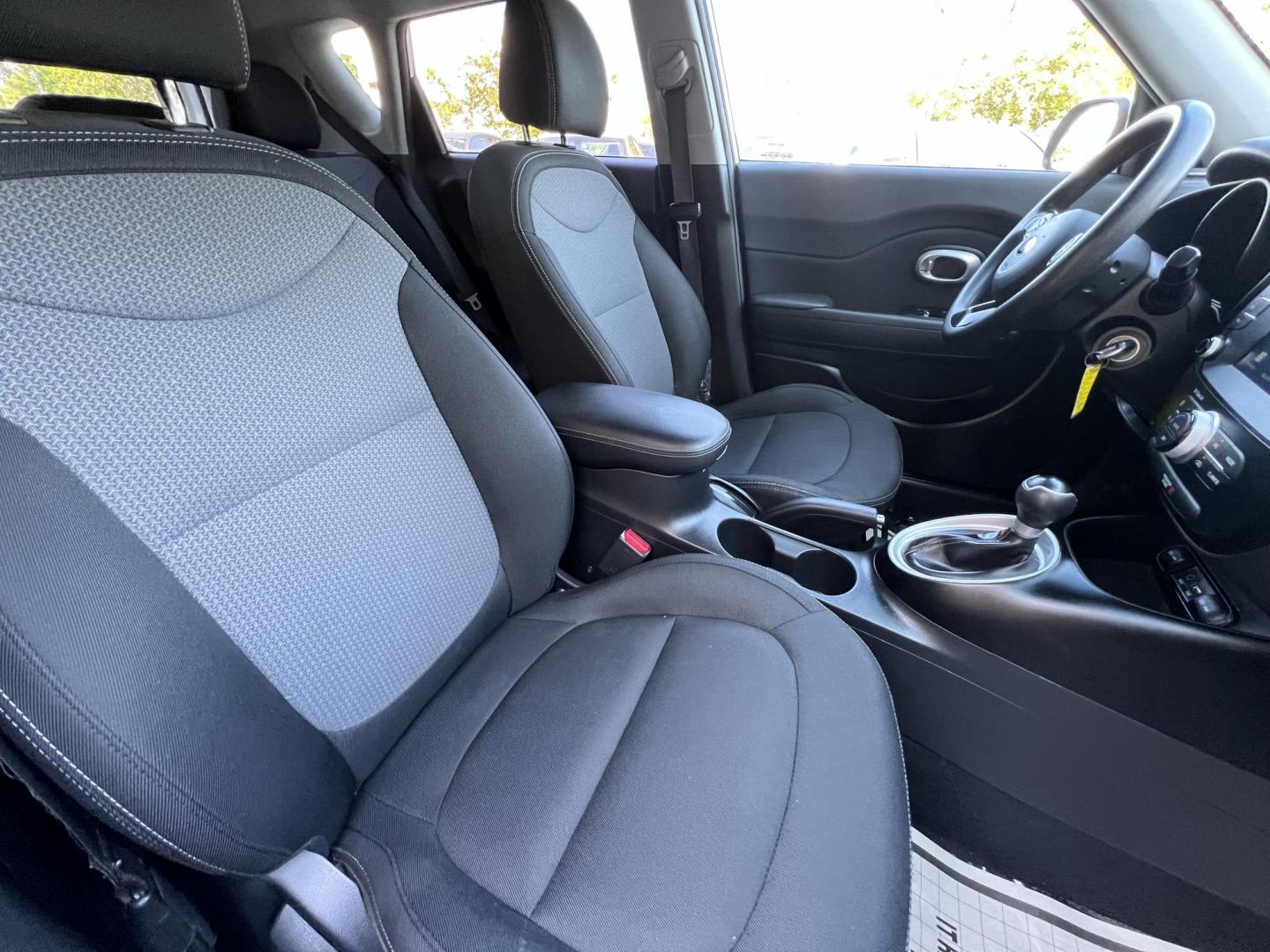 2018 White /Black Kia Soul + (KNDJP3A50J7) with an 2.0L L4 DOHC 16V engine, 6A transmission, located at 30 S. Berkeley Avenue, Pasadena, CA, 91107, (626) 248-7567, 34.145447, -118.109398 - Photo#26