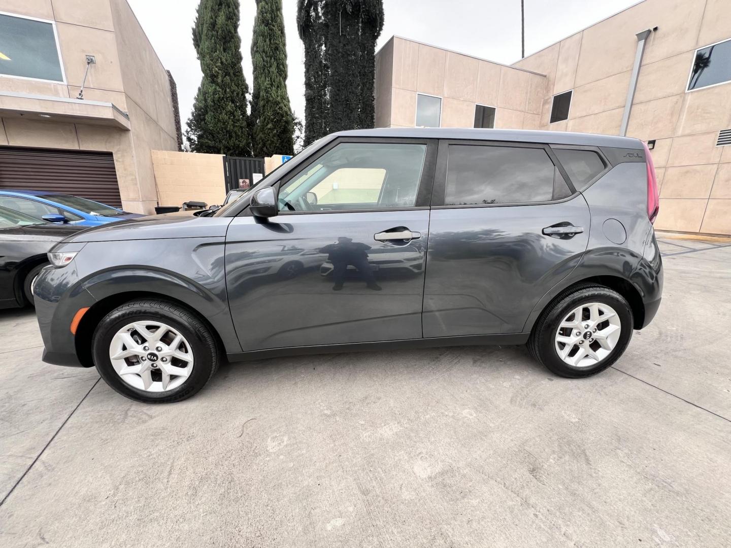 2020 Kia Soul S (KNDJ23AU0L7) with an 2.0L L4 DOHC 16V engine, CVT transmission, located at 30 S. Berkeley Avenue, Pasadena, CA, 91107, (626) 248-7567, 34.145447, -118.109398 - Crown City Motors is a used “Buy Here Pay Here” car dealer in Pasadena CA. “Buy Here Pay Here” financing, means that when you purchase your vehicle from our dealership, that you make the payments to the dealership as well. We do not need the banks approval to get you approved for a used auto - Photo#3
