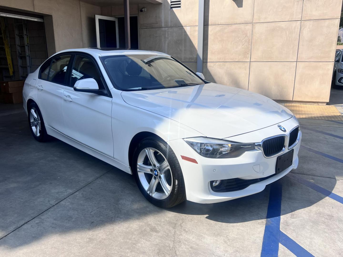 2015 White BMW 3-Series 328i SULEV (WBA3C1C56FK) with an 2.0L L4 DOHC 16V engine, 8-Speed Automatic transmission, located at 30 S. Berkeley Avenue, Pasadena, CA, 91107, (626) 248-7567, 34.145447, -118.109398 - Crown City Motors is a used “Buy Here Pay Here” car dealer in Pasadena CA. “Buy Here Pay Here” financing, means that when you purchase your vehicle from our dealership, that you make the payments to the dealership as well. We do not need the banks approval to get you approved for a used auto - Photo#6