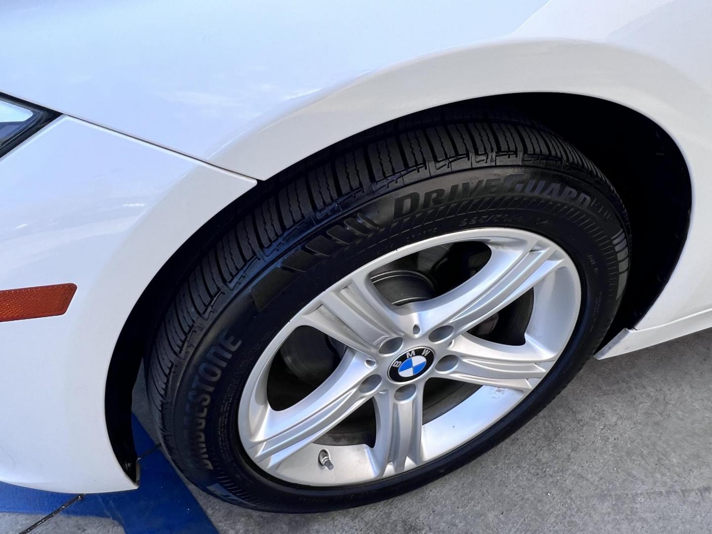 2015 White BMW 3-Series 328i SULEV (WBA3C1C56FK) with an 2.0L L4 DOHC 16V engine, 8-Speed Automatic transmission, located at 30 S. Berkeley Avenue, Pasadena, CA, 91107, (626) 248-7567, 34.145447, -118.109398 - Crown City Motors is a used “Buy Here Pay Here” car dealer in Pasadena CA. “Buy Here Pay Here” financing, means that when you purchase your vehicle from our dealership, that you make the payments to the dealership as well. We do not need the banks approval to get you approved for a used auto - Photo#11