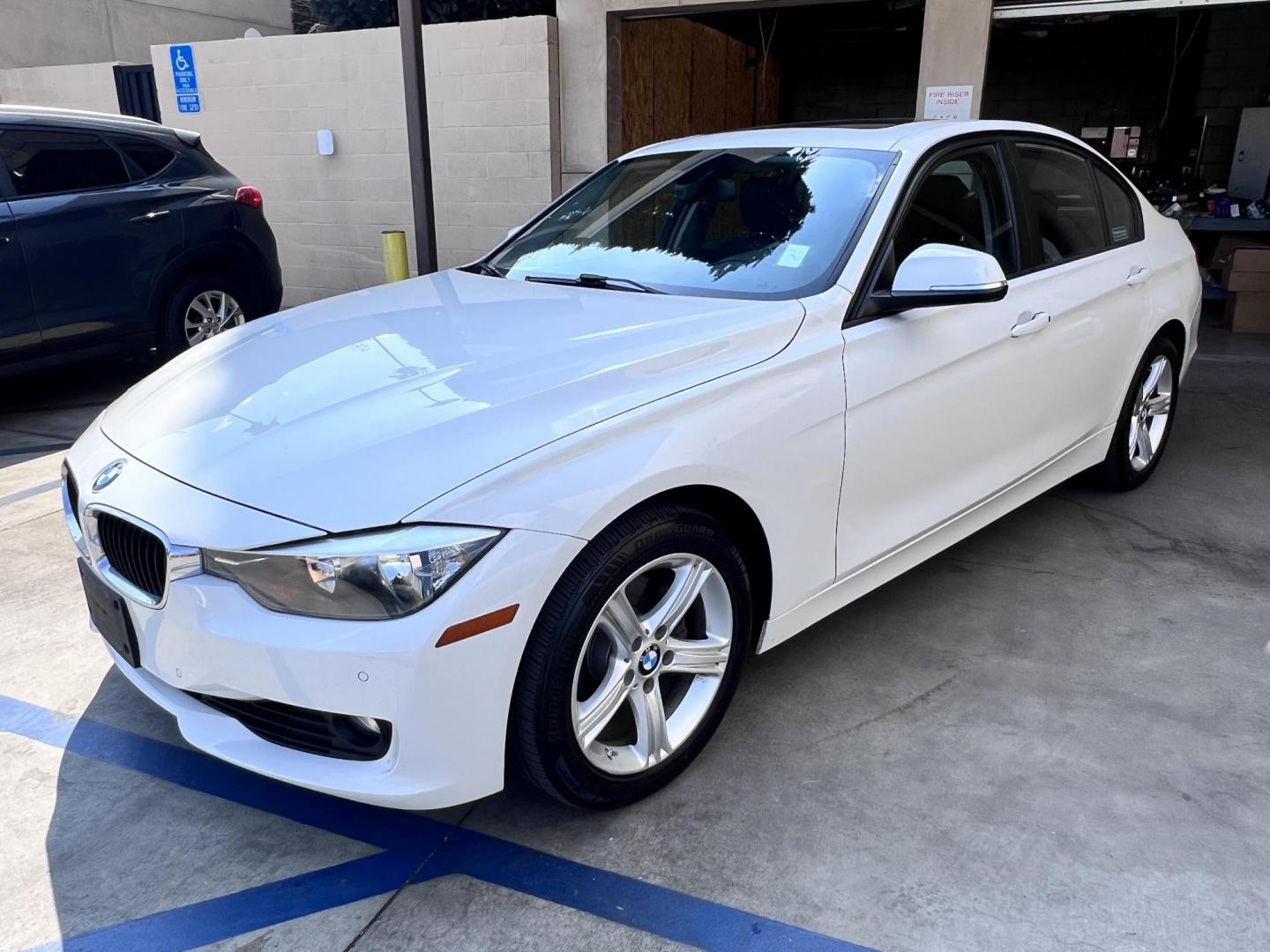 2015 White BMW 3-Series 328i SULEV (WBA3C1C56FK) with an 2.0L L4 DOHC 16V engine, 8-Speed Automatic transmission, located at 30 S. Berkeley Avenue, Pasadena, CA, 91107, (626) 248-7567, 34.145447, -118.109398 - Crown City Motors is a used “Buy Here Pay Here” car dealer in Pasadena CA. “Buy Here Pay Here” financing, means that when you purchase your vehicle from our dealership, that you make the payments to the dealership as well. We do not need the banks approval to get you approved for a used auto - Photo#12