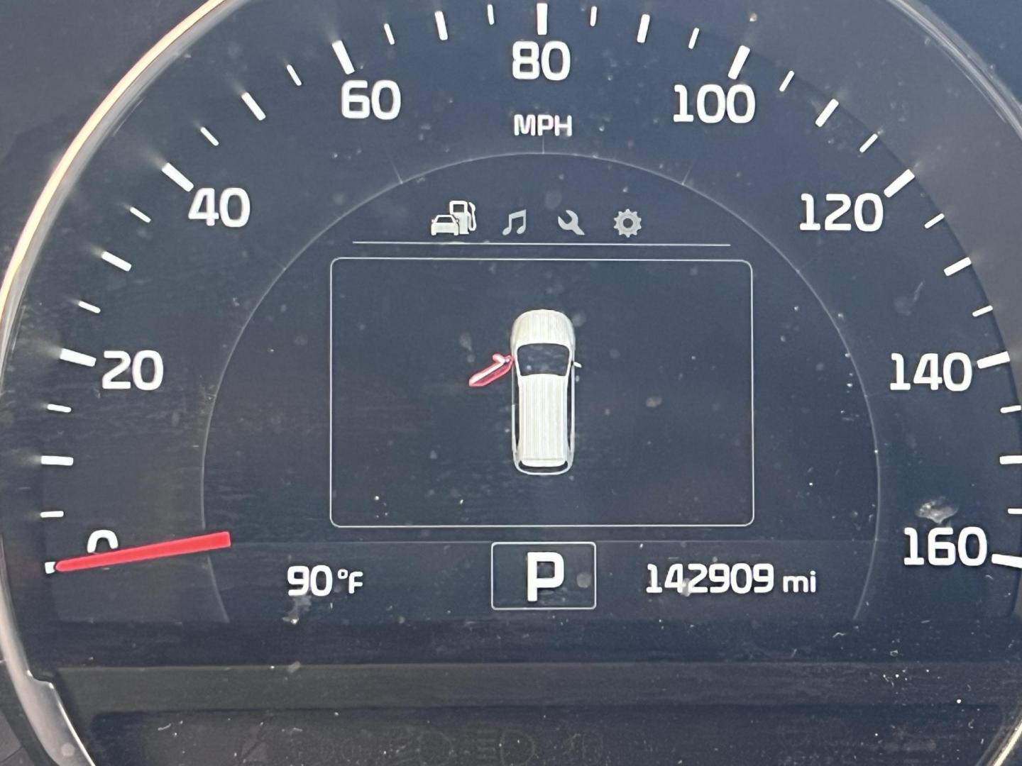 2017 White /BLACK Kia Sorento EX V6 2WD (5XYPH4A5XHG) with an 3.3L V6 DOHC 24V engine, 6A transmission, located at 30 S. Berkeley Avenue, Pasadena, CA, 91107, (626) 248-7567, 34.145447, -118.109398 - Crown City Motors is a used “Buy Here Pay Here” car dealer in Pasadena CA. “Buy Here Pay Here” financing, means that when you purchase your vehicle from our dealership, that you make the payments to the dealership as well. We do not need the banks approval to get you approved for a used auto - Photo#5