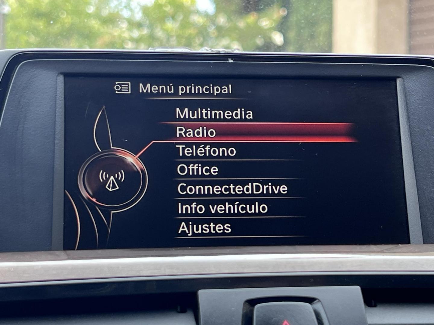 2015 White /black BMW 4-Series 428i SULEV Coupe (WBA3N7C58FK) with an 2.0L L4 DOHC 16V engine, 8-Speed Automatic transmission, located at 30 S. Berkeley Avenue, Pasadena, CA, 91107, (626) 248-7567, 34.145447, -118.109398 - Crown City Motors is a used “Buy Here Pay Here” car dealer in Pasadena CA. “Buy Here Pay Here” financing, means that when you purchase your vehicle from our dealership, that you make the payments to the dealership as well. We do not need the banks approval to get you approved for a used auto - Photo#17