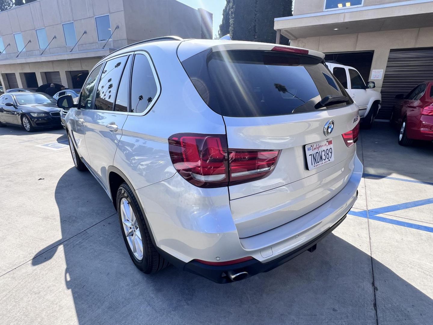 2015 Silver Metallic /black BMW X5 sDrive35i (5UXKR2C55F0) with an 3.0L L6 DOHC 24V engine, 8-Speed Automatic transmission, located at 30 S. Berkeley Avenue, Pasadena, CA, 91107, (626) 248-7567, 34.145447, -118.109398 - Crown City Motors is a used “Buy Here Pay Here” car dealer in Pasadena CA. “Buy Here Pay Here” financing, means that when you purchase your vehicle from our dealership, that you make the payments to the dealership as well. We do not need the banks approval to get you approved for a used auto - Photo#7