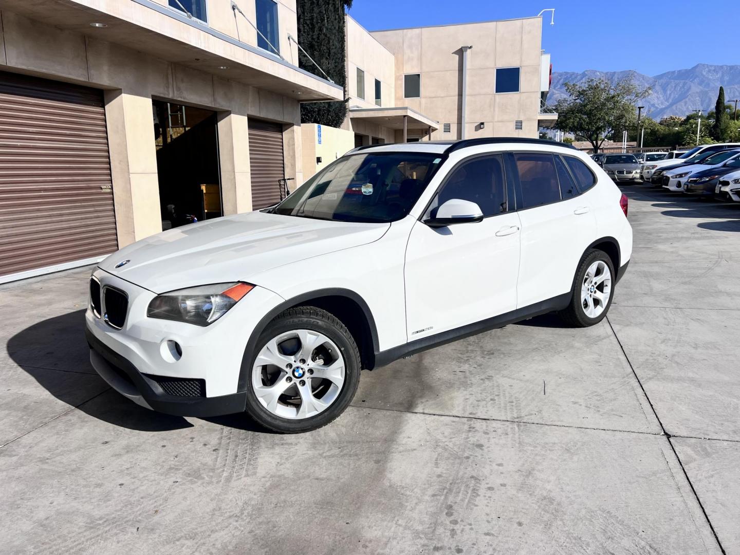 2014 White /beige BMW X1 sDrive28i (WBAVM1C50EV) with an 2.0L L4 DOHC 16V engine, 8-Speed Automatic transmission, located at 30 S. Berkeley Avenue, Pasadena, CA, 91107, (626) 248-7567, 34.145447, -118.109398 - Crown City Motors is a used “Buy Here Pay Here” car dealer in Pasadena CA. “Buy Here Pay Here” financing, means that when you purchase your vehicle from our dealership, that you make the payments to the dealership as well. We do not need the banks approval to get you approved for a used auto - Photo#0