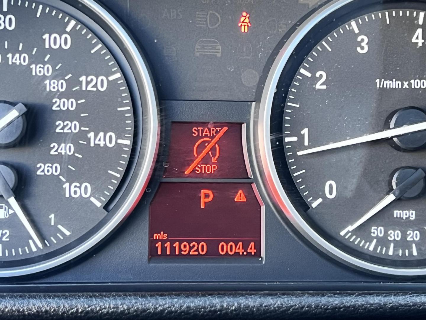 2014 White /beige BMW X1 sDrive28i (WBAVM1C50EV) with an 2.0L L4 DOHC 16V engine, 8-Speed Automatic transmission, located at 30 S. Berkeley Avenue, Pasadena, CA, 91107, (626) 248-7567, 34.145447, -118.109398 - Crown City Motors is a used “Buy Here Pay Here” car dealer in Pasadena CA. “Buy Here Pay Here” financing, means that when you purchase your vehicle from our dealership, that you make the payments to the dealership as well. We do not need the banks approval to get you approved for a used auto - Photo#22