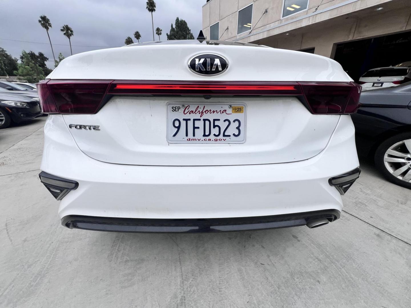 2021 White /black Kia Forte FE (3KPF24AD3ME) with an 2.0L L4 DOHC 16V engine, CVT transmission, located at 30 S. Berkeley Avenue, Pasadena, CA, 91107, (626) 248-7567, 34.145447, -118.109398 - Crown City Motors is a used “Buy Here Pay Here” car dealer in Pasadena CA. “Buy Here Pay Here” financing, means that when you purchase your vehicle from our dealership, that you make the payments to the dealership as well. We do not need the banks approval to get you approved for a used auto - Photo#4