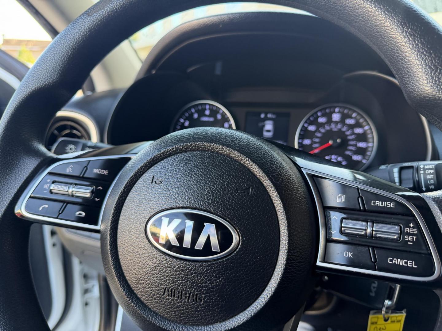 2021 White /black Kia Forte FE (3KPF24AD3ME) with an 2.0L L4 DOHC 16V engine, CVT transmission, located at 30 S. Berkeley Avenue, Pasadena, CA, 91107, (626) 248-7567, 34.145447, -118.109398 - Crown City Motors is a used “Buy Here Pay Here” car dealer in Pasadena CA. “Buy Here Pay Here” financing, means that when you purchase your vehicle from our dealership, that you make the payments to the dealership as well. We do not need the banks approval to get you approved for a used auto - Photo#18