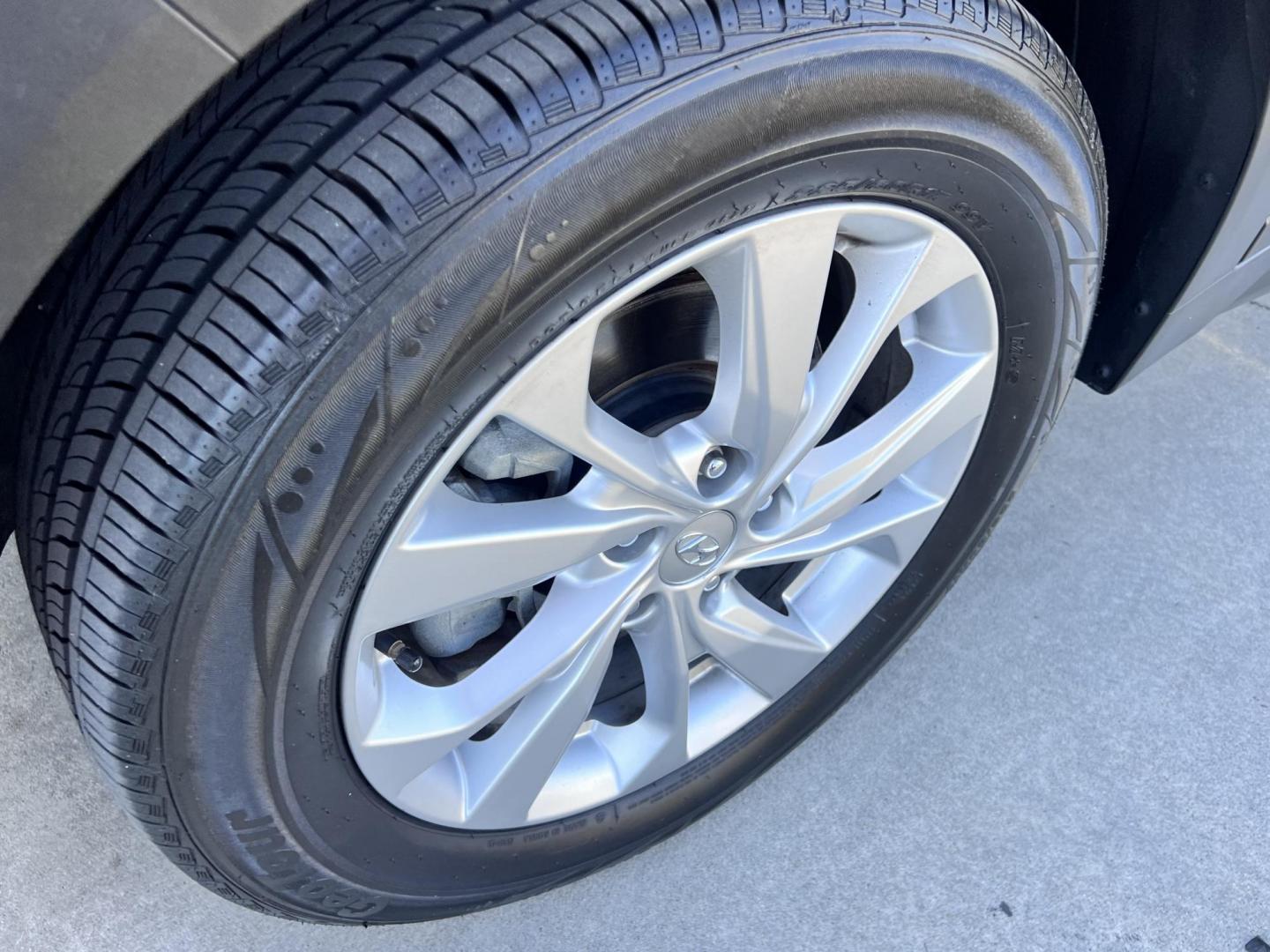 2019 Gray /BLACK Hyundai Tucson SEL (KM8J33A4XKU) with an 2.0L L4 DOHC 16V engine, 6A transmission, located at 30 S. Berkeley Avenue, Pasadena, CA, 91107, (626) 248-7567, 34.145447, -118.109398 - Crown City Motors is a used “Buy Here Pay Here” car dealer in Pasadena CA. “Buy Here Pay Here” financing, means that when you purchase your vehicle from our dealership, that you make the payments to the dealership as well. We do not need the banks approval to get you approved for a used auto - Photo#10