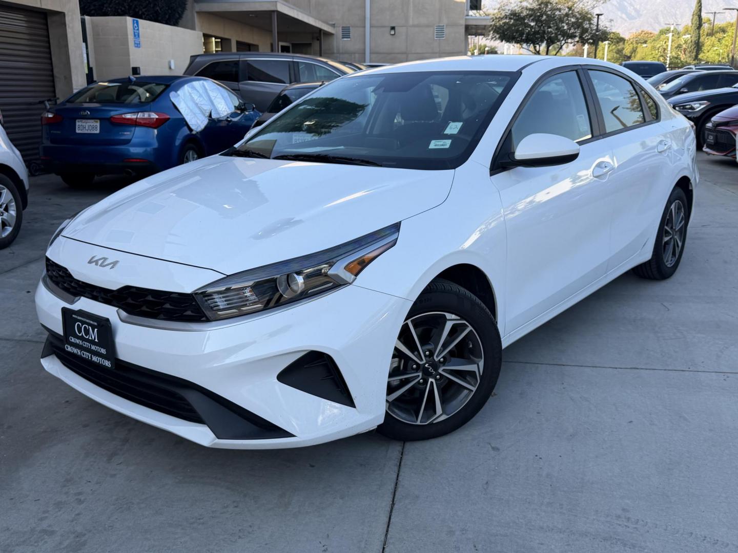 2024 White /BLACK Kia Forte LX (3KPF24AD2RE) with an 2.0L L4 DOHC 16V engine, CVT transmission, located at 30 S. Berkeley Avenue, Pasadena, CA, 91107, (626) 248-7567, 34.145447, -118.109398 - Crown City Motors is a used “Buy Here Pay Here” car dealer in Pasadena CA. “Buy Here Pay Here” financing, means that when you purchase your vehicle from our dealership, that you make the payments to the dealership as well. We do not need the banks approval to get you approved for a used auto - Photo#0