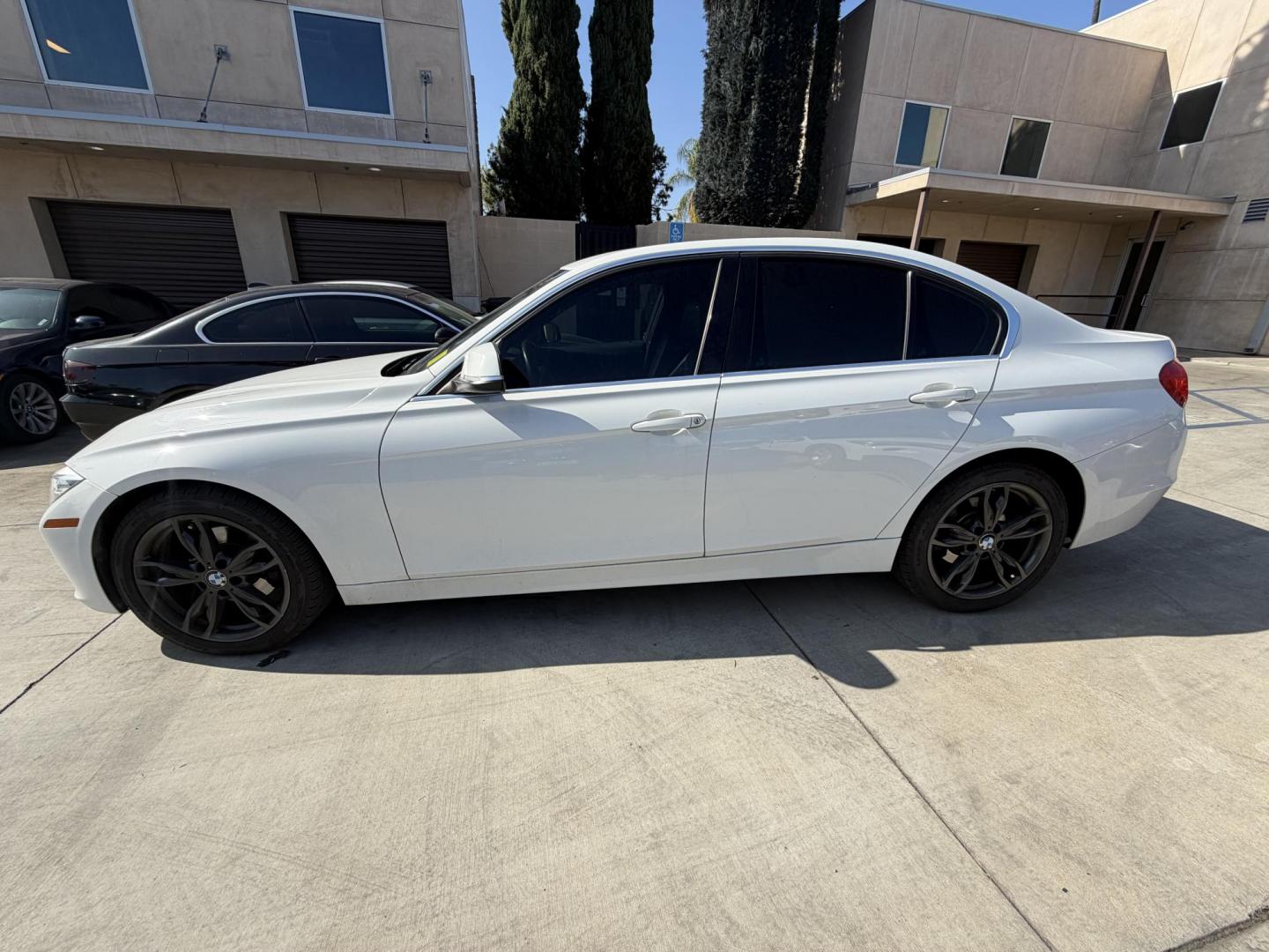 2015 White /Black BMW 3-Series 328i xDrive Sedan (WBA3B3G57FN) with an 2.0L L4 DOHC 16V engine, 8-Speed Automatic transmission, located at 30 S. Berkeley Avenue, Pasadena, CA, 91107, (626) 248-7567, 34.145447, -118.109398 - Photo#1