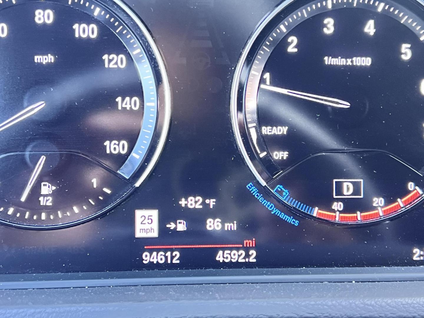 2016 White /Black BMW X1 xDrive28i (WBXHT3C38GP) with an 2.0L L4 DOHC 16V engine, 8A transmission, located at 30 S. Berkeley Avenue, Pasadena, CA, 91107, (626) 248-7567, 34.145447, -118.109398 - Photo#5