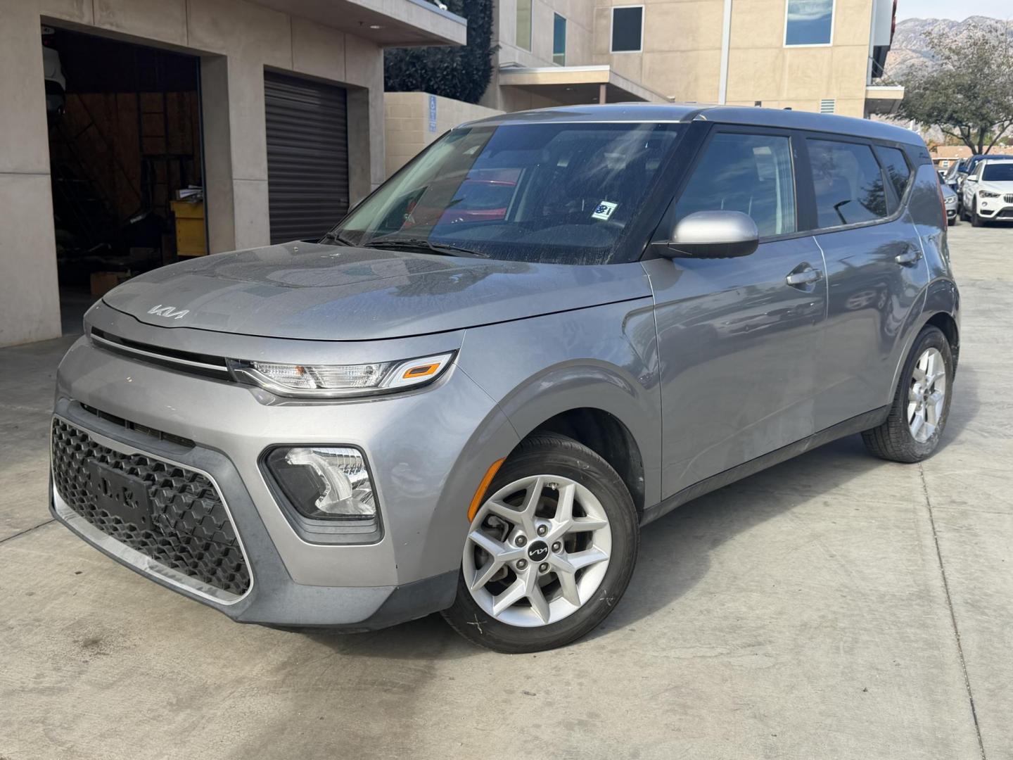 2022 Gray metallic /BLACK Kia Soul LX CVT (KNDJ23AUXN7) with an 2.0L L4 DOHC 16V engine, CVT transmission, located at 30 S. Berkeley Avenue, Pasadena, CA, 91107, (626) 248-7567, 34.145447, -118.109398 - Crown City Motors is a used “Buy Here Pay Here” car dealer in Pasadena CA. “Buy Here Pay Here” financing, means that when you purchase your vehicle from our dealership, that you make the payments to the dealership as well. We do not need the banks approval to get you approved for a used au - Photo#0