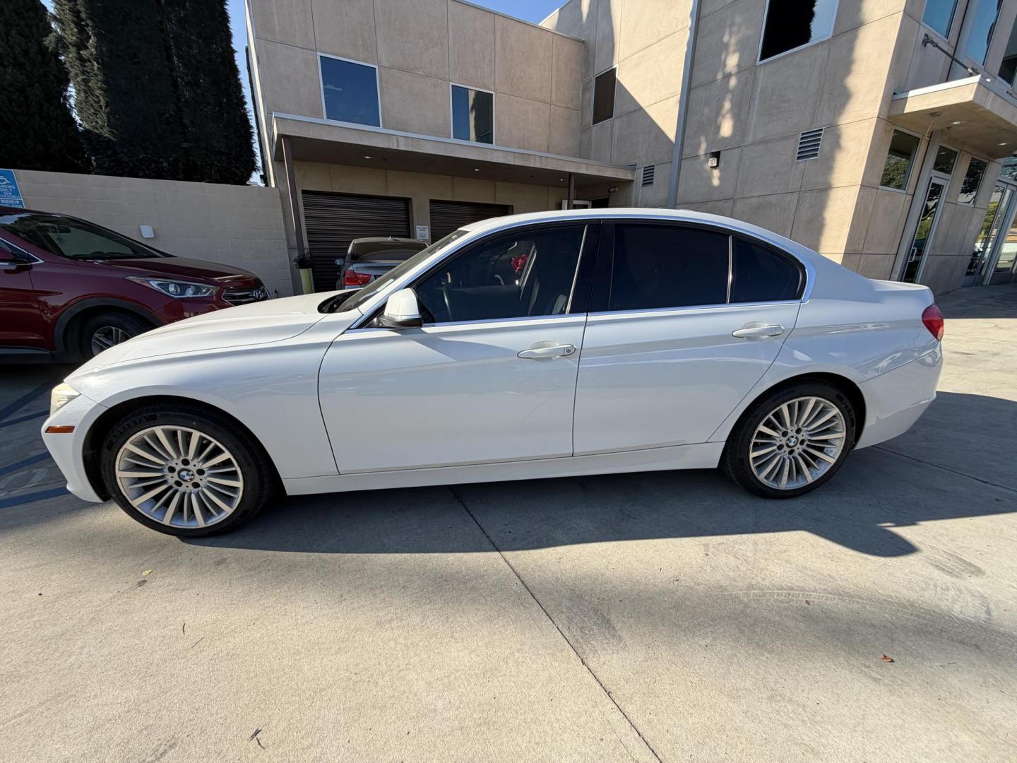 2013 White /black BMW 3-Series 328i xDrive Sedan (WBA3B3C58DF) with an 2.0L L4 DOHC 16V engine, located at 30 S. Berkeley Avenue, Pasadena, CA, 91107, (626) 248-7567, 34.145447, -118.109398 - Crown City Motors is a used “Buy Here Pay Here” car dealer in Pasadena CA. “Buy Here Pay Here” financing, means that when you purchase your vehicle from our dealership, that you make the payments to the dealership as well. We do not need the banks approval to get you approved for a used auto - Photo#1