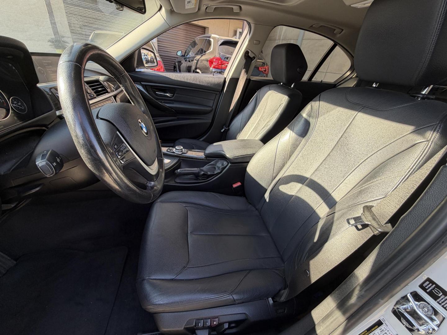 2013 White /black BMW 3-Series 328i xDrive Sedan (WBA3B3C58DF) with an 2.0L L4 DOHC 16V engine, located at 30 S. Berkeley Avenue, Pasadena, CA, 91107, (626) 248-7567, 34.145447, -118.109398 - Crown City Motors is a used “Buy Here Pay Here” car dealer in Pasadena CA. “Buy Here Pay Here” financing, means that when you purchase your vehicle from our dealership, that you make the payments to the dealership as well. We do not need the banks approval to get you approved for a used auto - Photo#5