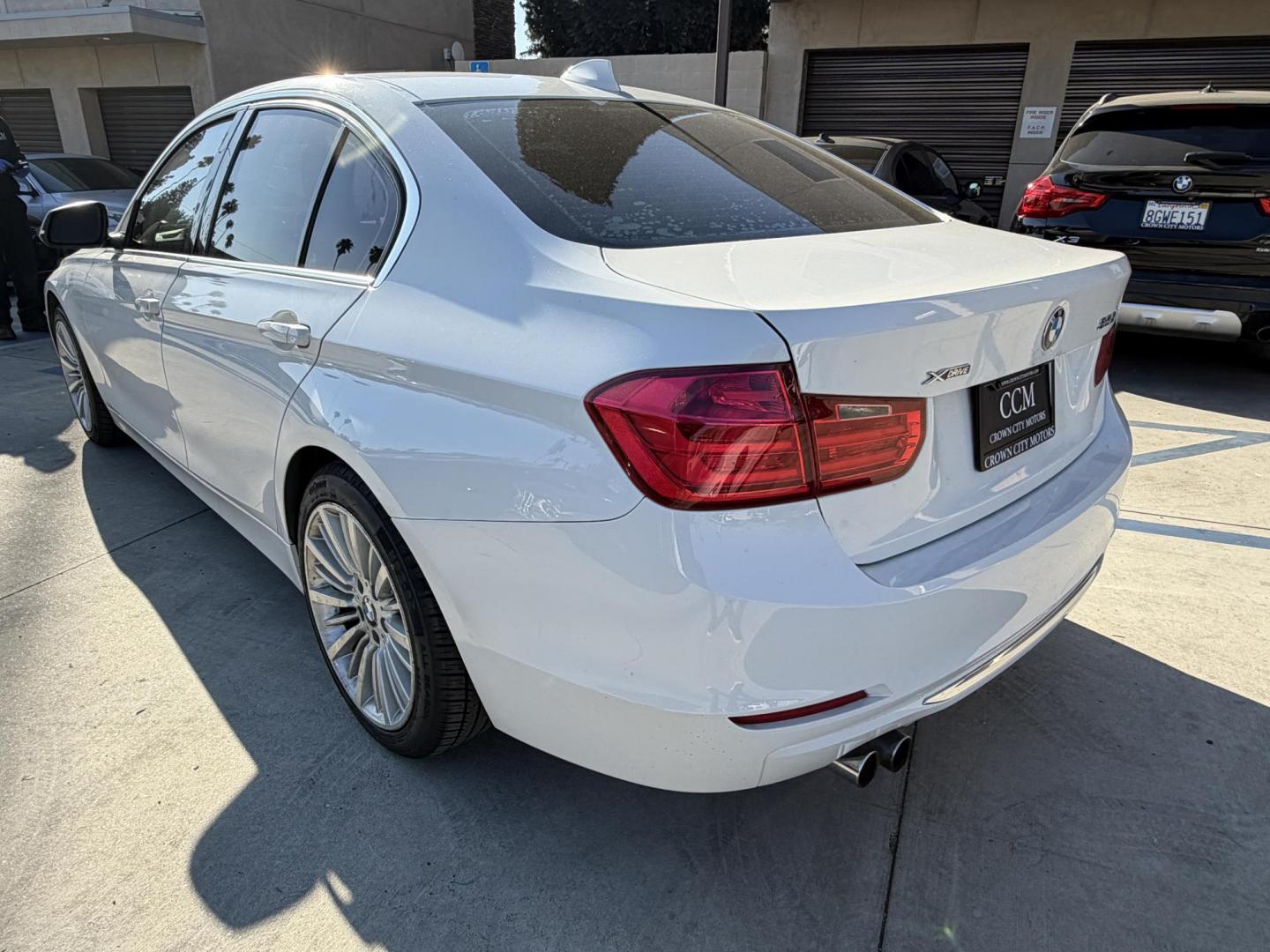 2013 White /black BMW 3-Series 328i xDrive Sedan (WBA3B3C58DF) with an 2.0L L4 DOHC 16V engine, located at 30 S. Berkeley Avenue, Pasadena, CA, 91107, (626) 248-7567, 34.145447, -118.109398 - Crown City Motors is a used “Buy Here Pay Here” car dealer in Pasadena CA. “Buy Here Pay Here” financing, means that when you purchase your vehicle from our dealership, that you make the payments to the dealership as well. We do not need the banks approval to get you approved for a used auto - Photo#4