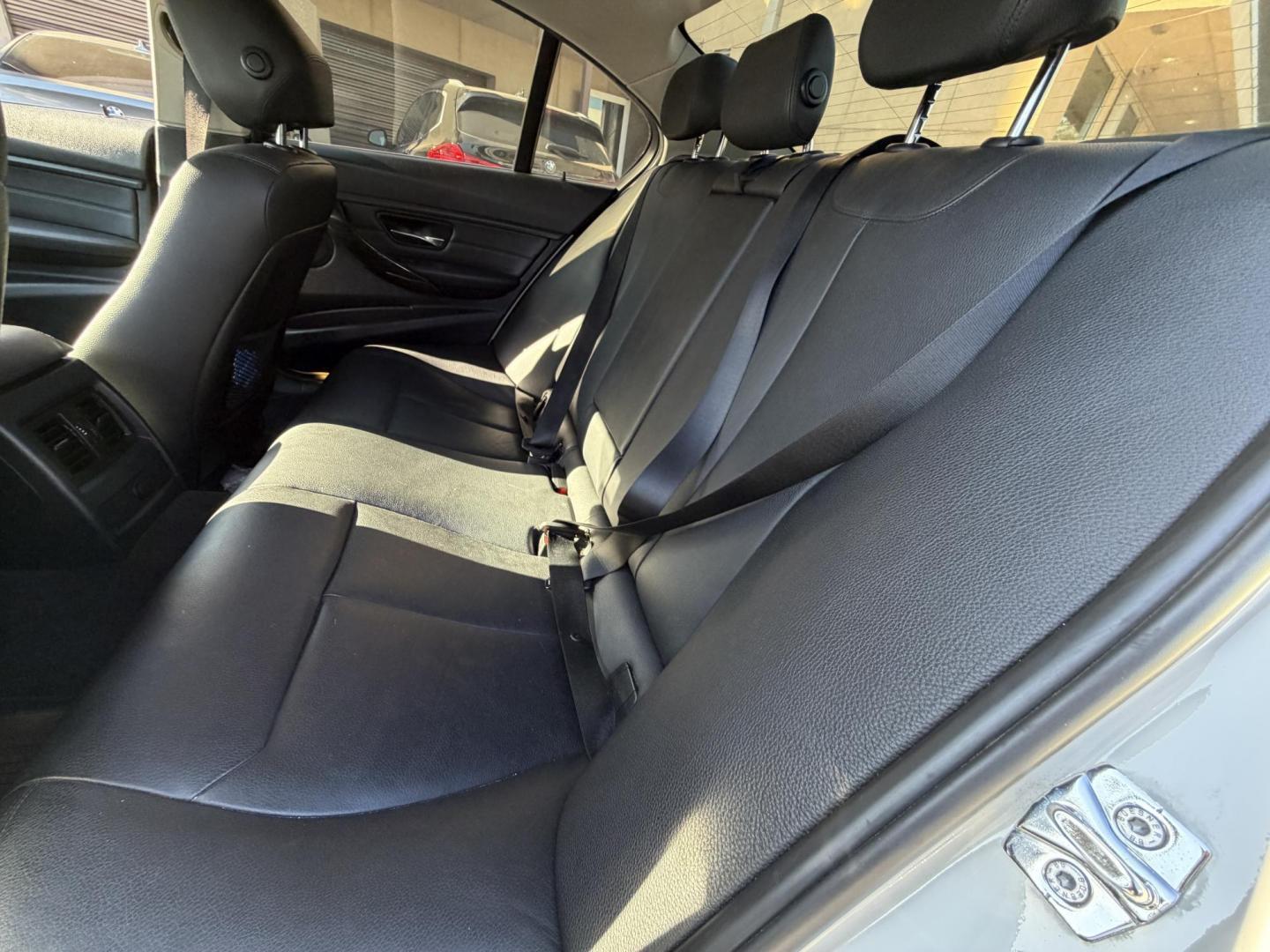 2013 White /black BMW 3-Series 328i xDrive Sedan (WBA3B3C58DF) with an 2.0L L4 DOHC 16V engine, located at 30 S. Berkeley Avenue, Pasadena, CA, 91107, (626) 248-7567, 34.145447, -118.109398 - Crown City Motors is a used “Buy Here Pay Here” car dealer in Pasadena CA. “Buy Here Pay Here” financing, means that when you purchase your vehicle from our dealership, that you make the payments to the dealership as well. We do not need the banks approval to get you approved for a used auto - Photo#7