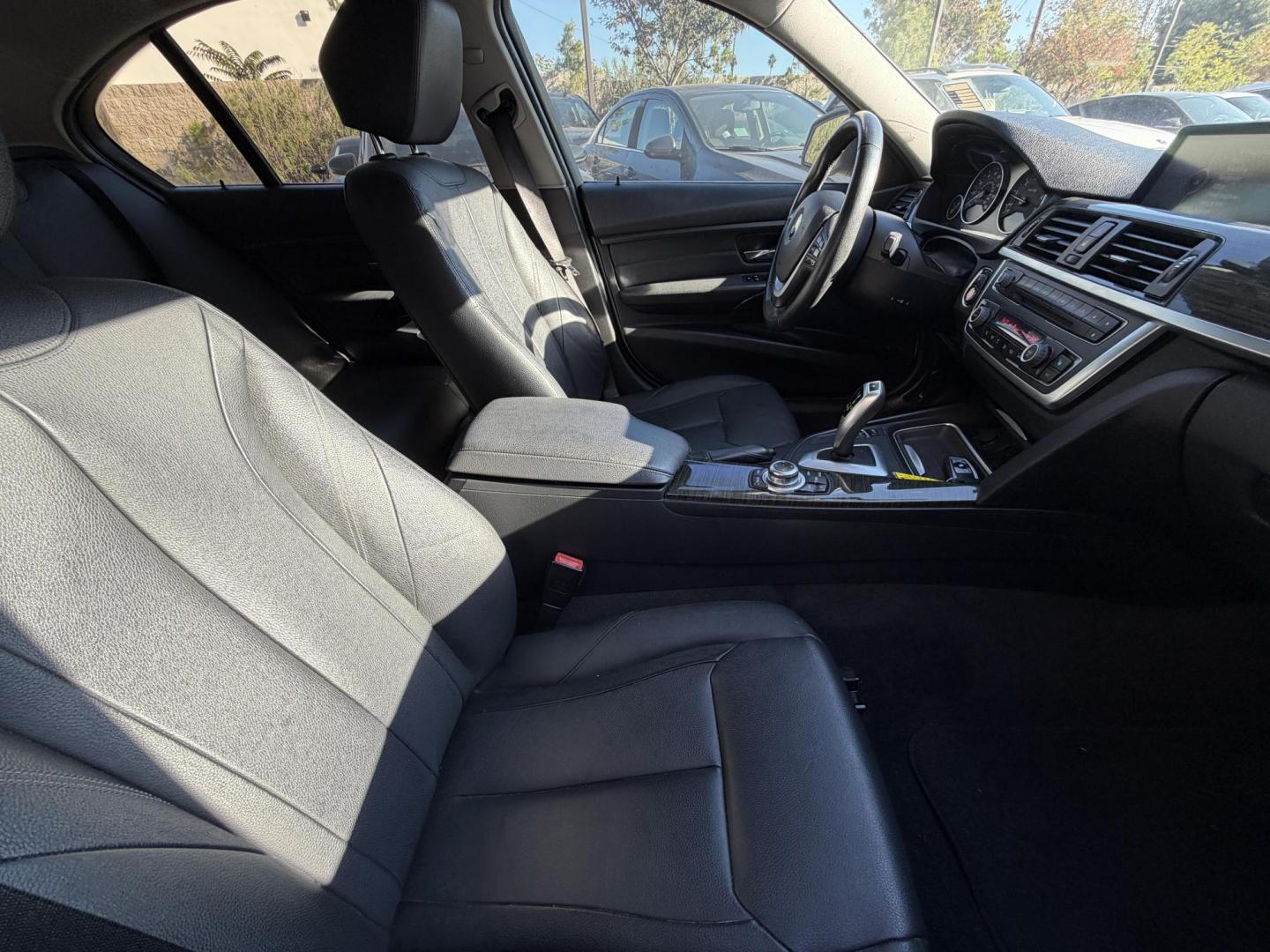 2013 White /black BMW 3-Series 328i xDrive Sedan (WBA3B3C58DF) with an 2.0L L4 DOHC 16V engine, located at 30 S. Berkeley Avenue, Pasadena, CA, 91107, (626) 248-7567, 34.145447, -118.109398 - Crown City Motors is a used “Buy Here Pay Here” car dealer in Pasadena CA. “Buy Here Pay Here” financing, means that when you purchase your vehicle from our dealership, that you make the payments to the dealership as well. We do not need the banks approval to get you approved for a used auto - Photo#9