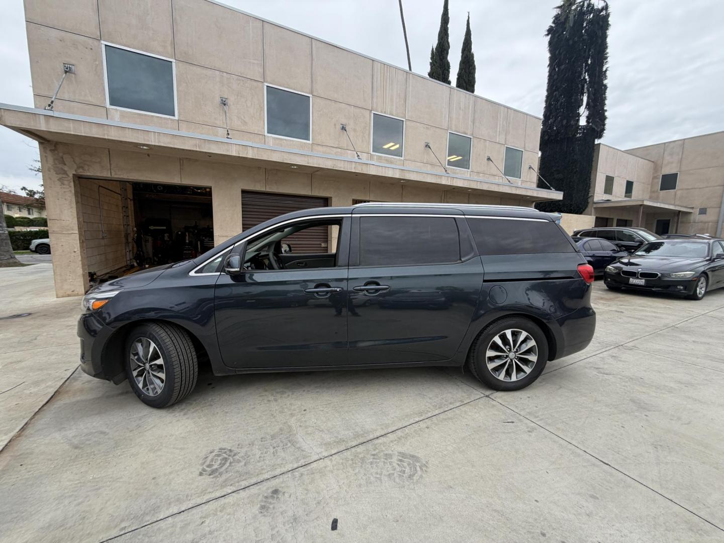 2016 Space Gray Metallic /Gray Kia Sedona EX (KNDMC5C18G6) with an 3.3L V6 DOHC 24V engine, 6-Speed Automatic transmission, located at 30 S. Berkeley Avenue, Pasadena, CA, 91107, (626) 248-7567, 34.145447, -118.109398 - Photo#1