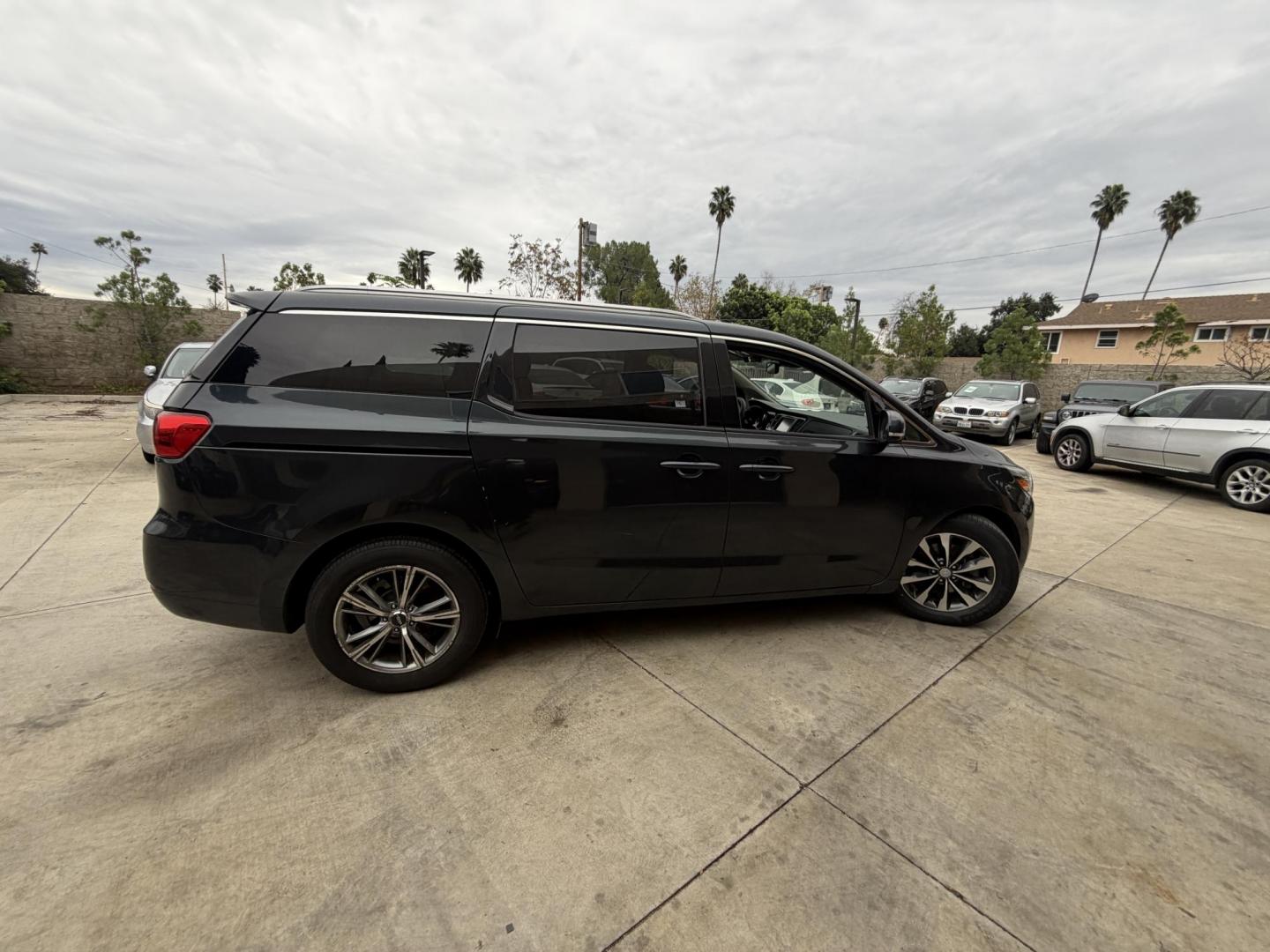 2016 Space Gray Metallic /Gray Kia Sedona EX (KNDMC5C18G6) with an 3.3L V6 DOHC 24V engine, 6-Speed Automatic transmission, located at 30 S. Berkeley Avenue, Pasadena, CA, 91107, (626) 248-7567, 34.145447, -118.109398 - Photo#7