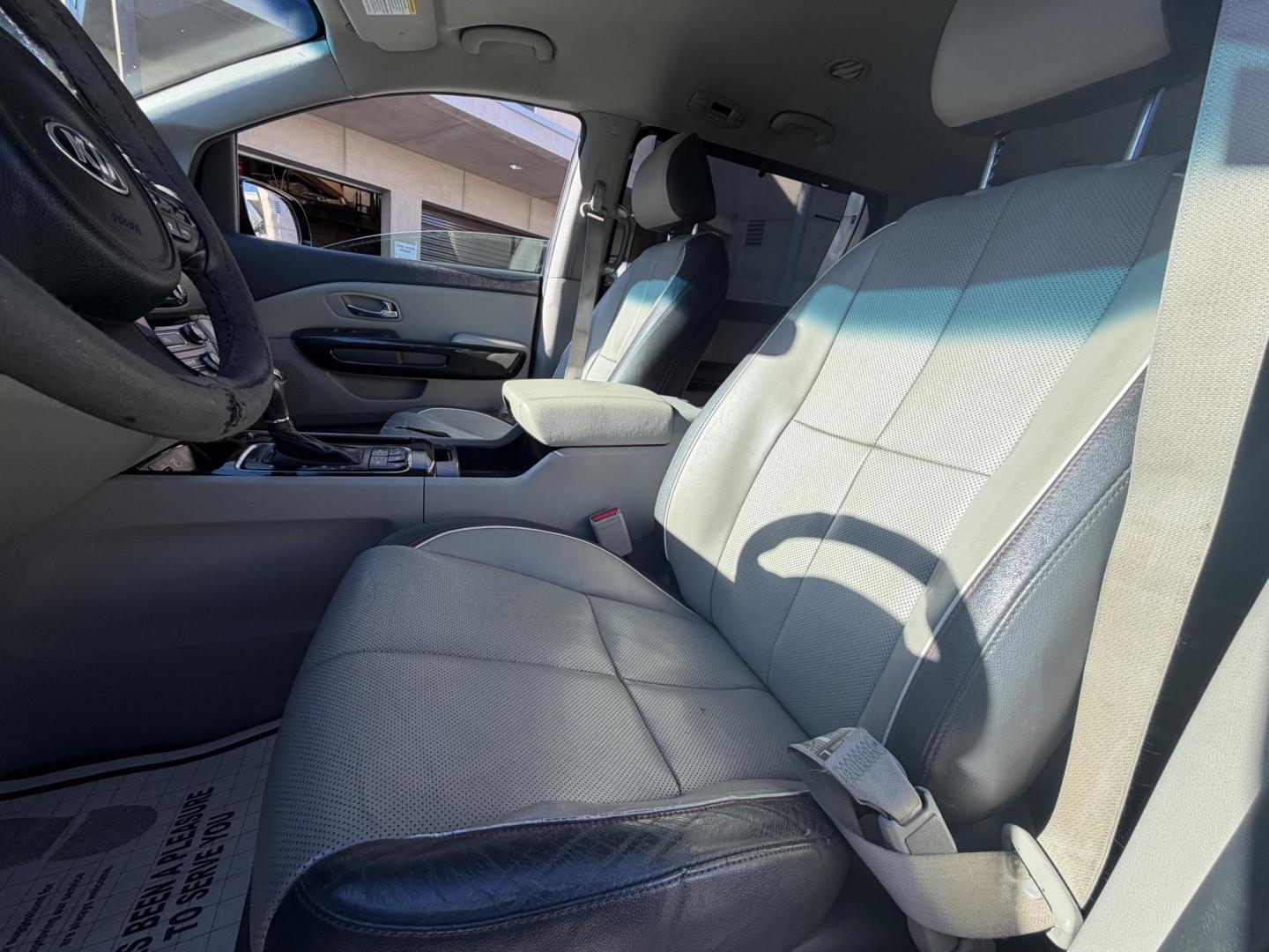 2016 Space Gray Metallic /Gray Kia Sedona EX (KNDMC5C18G6) with an 3.3L V6 DOHC 24V engine, 6-Speed Automatic transmission, located at 30 S. Berkeley Avenue, Pasadena, CA, 91107, (626) 248-7567, 34.145447, -118.109398 - Photo#13