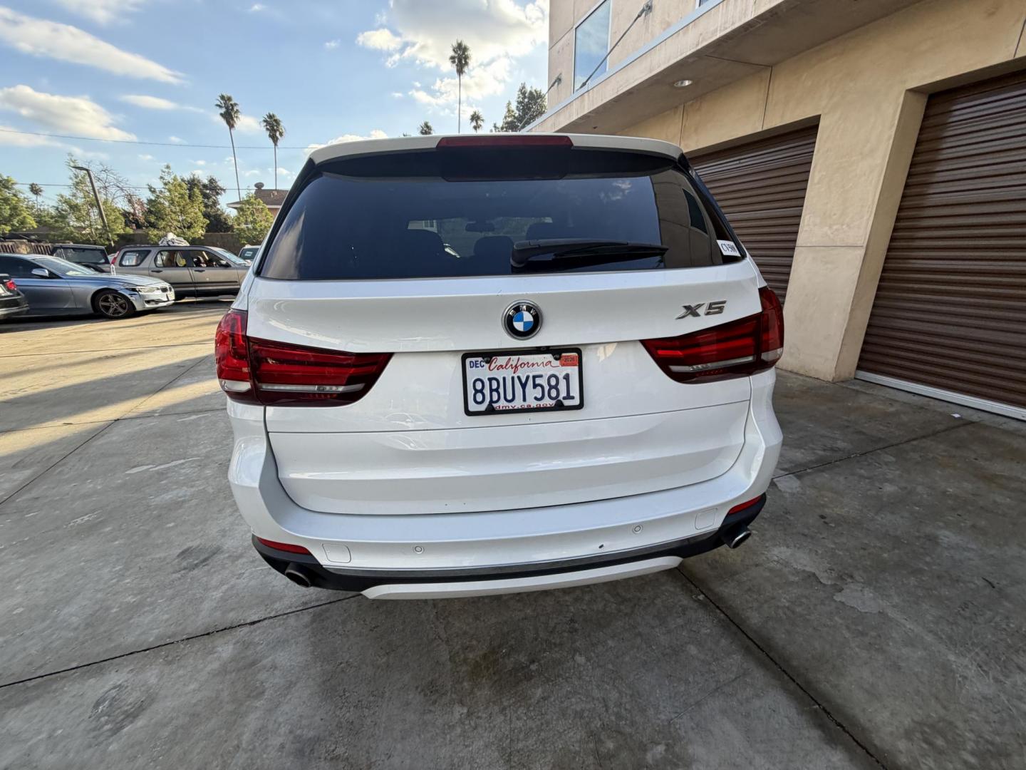 2016 Alpine White /Black BMW X5 xDrive35i (5UXKR0C59G0) with an 3.0L L6 DOHC 24V engine, 8A transmission, located at 30 S. Berkeley Avenue, Pasadena, CA, 91107, (626) 248-7567, 34.145447, -118.109398 - Photo#5