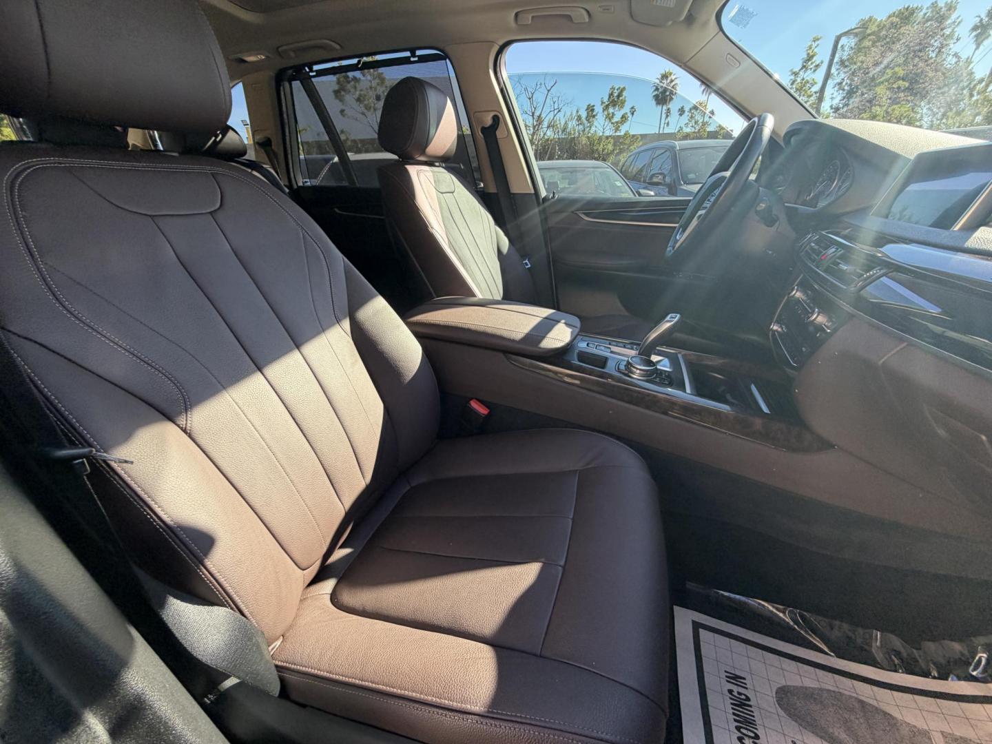 2016 Alpine White /Black BMW X5 xDrive35i (5UXKR0C59G0) with an 3.0L L6 DOHC 24V engine, 8A transmission, located at 30 S. Berkeley Avenue, Pasadena, CA, 91107, (626) 248-7567, 34.145447, -118.109398 - 2016 BMW X5 – White – VIN: 5UXKR0C59G0P24798 Luxury SUV with In-House Financing Available – Crown City Motors, Pasadena If you’re searching for a luxury SUV with bad credit financing, this white 2016 BMW X5 is a standout option. Available now at Crown City Motors in Pasadena, this prem - Photo#20