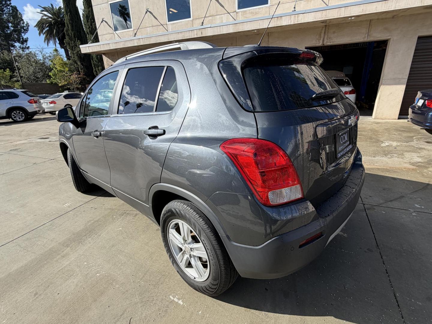 2016 Gray metallic /Black Chevrolet Trax LT AWD (3GNCJPSBXGL) with an 1.4L L4 DOHC 16V engine, 6A transmission, located at 30 S. Berkeley Avenue, Pasadena, CA, 91107, (626) 248-7567, 34.145447, -118.109398 - 2016 Chevrolet Equinox – Gray Exterior & Black Interior – VIN: 3GNCJPSBXGL218890 Reliable SUV with Buy Here Pay Here Financing – Crown City Motors, Pasadena Looking for a dependable SUV with flexible financing options? This 2016 Chevrolet Equinox finished in sleek gray with a black inter - Photo#4