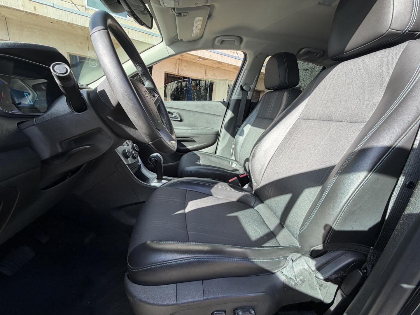 2016 Gray metallic /Black Chevrolet Trax LT AWD (3GNCJPSBXGL) with an 1.4L L4 DOHC 16V engine, 6A transmission, located at 30 S. Berkeley Avenue, Pasadena, CA, 91107, (626) 248-7567, 34.145447, -118.109398 - 2016 Chevrolet Equinox – Gray Exterior & Black Interior – VIN: 3GNCJPSBXGL218890 Reliable SUV with Buy Here Pay Here Financing – Crown City Motors, Pasadena Looking for a dependable SUV with flexible financing options? This 2016 Chevrolet Equinox finished in sleek gray with a black inter - Photo#5