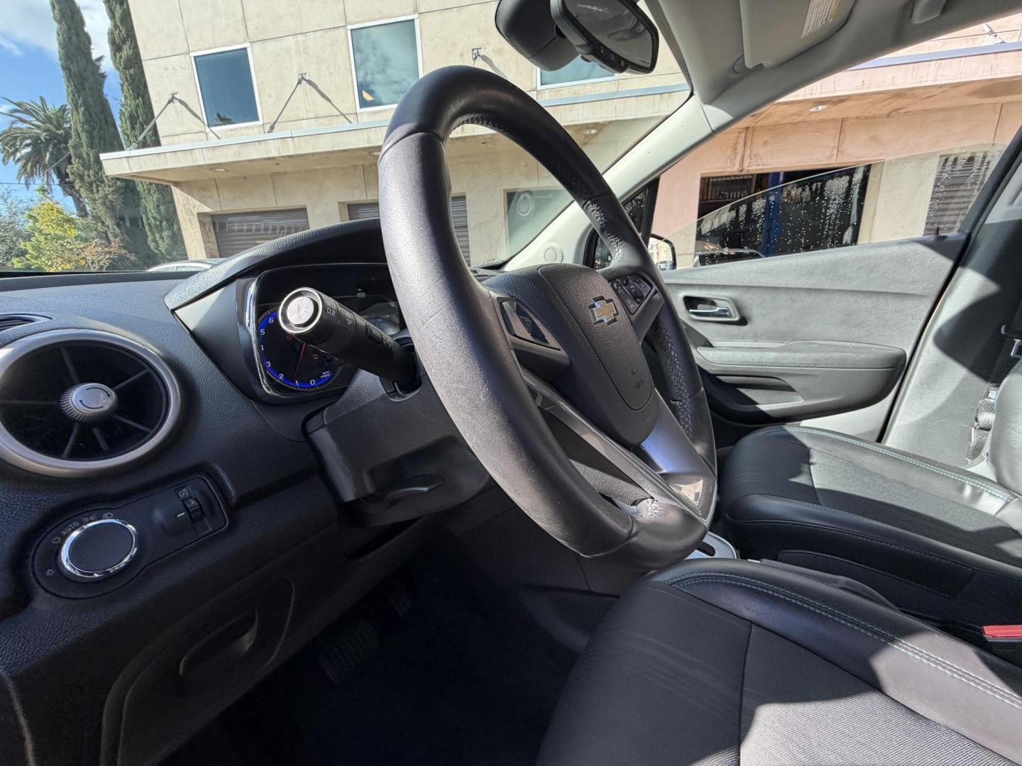 2016 Gray metallic /Black Chevrolet Trax LT AWD (3GNCJPSBXGL) with an 1.4L L4 DOHC 16V engine, 6A transmission, located at 30 S. Berkeley Avenue, Pasadena, CA, 91107, (626) 248-7567, 34.145447, -118.109398 - 2016 Chevrolet Equinox – Gray Exterior & Black Interior – VIN: 3GNCJPSBXGL218890 Reliable SUV with Buy Here Pay Here Financing – Crown City Motors, Pasadena Looking for a dependable SUV with flexible financing options? This 2016 Chevrolet Equinox finished in sleek gray with a black inter - Photo#10