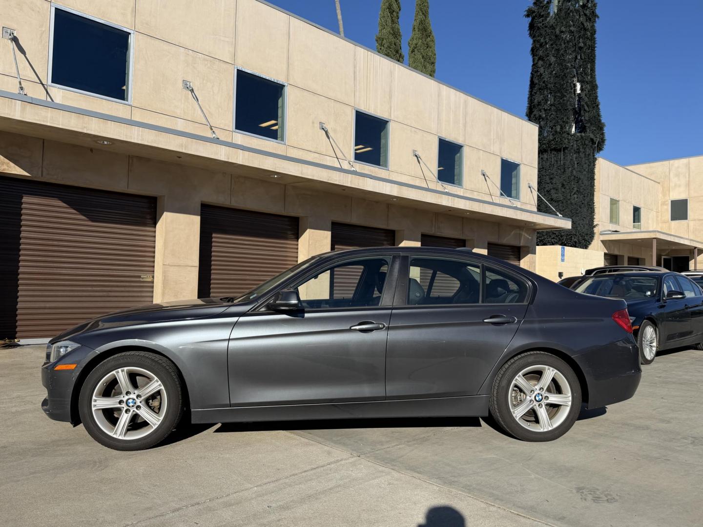 2015 Gray metallic /BLACK BMW 3-Series 328i SULEV (WBA3C1C56FK) with an 2.0L L4 DOHC 16V engine, 8-Speed Automatic transmission, located at 30 S. Berkeley Avenue, Pasadena, CA, 91107, (626) 248-7567, 34.145447, -118.109398 - Crown City Motors is a used “Buy Here Pay Here” car dealer in Pasadena CA. “Buy Here Pay Here” financing, means that when you purchase your vehicle from our dealership, that you make the payments to the dealership as well. We do not need the banks approval to get you approved for a used au - Photo#1