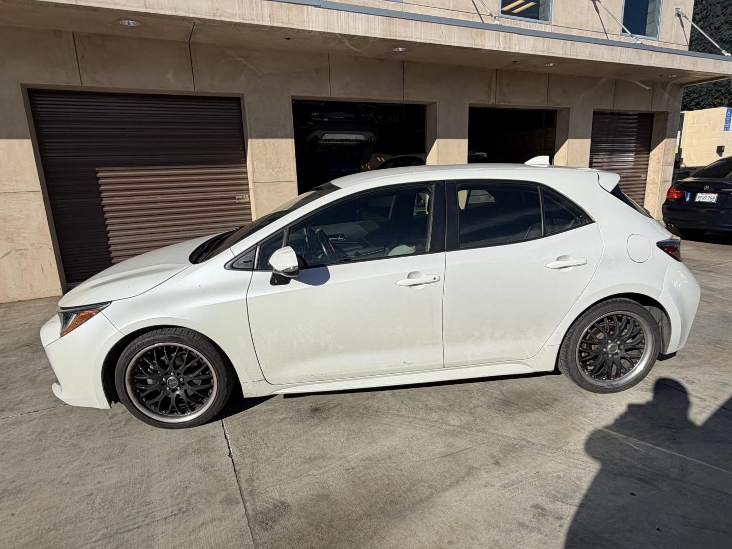 2019 White /BLACK Toyota Corolla L CVT (JTNK4RBE1K3) with an 1.8L L4 DOHC 16V engine, CVT transmission, located at 30 S. Berkeley Avenue, Pasadena, CA, 91107, (626) 248-7567, 34.145447, -118.109398 - Crown City Motors is a used “Buy Here Pay Here” car dealer in Pasadena CA. “Buy Here Pay Here” financing, means that when you purchase your vehicle from our dealership, that you make the payments to the dealership as well. We do not need the banks approval to get you approved for a used auto - Photo#1