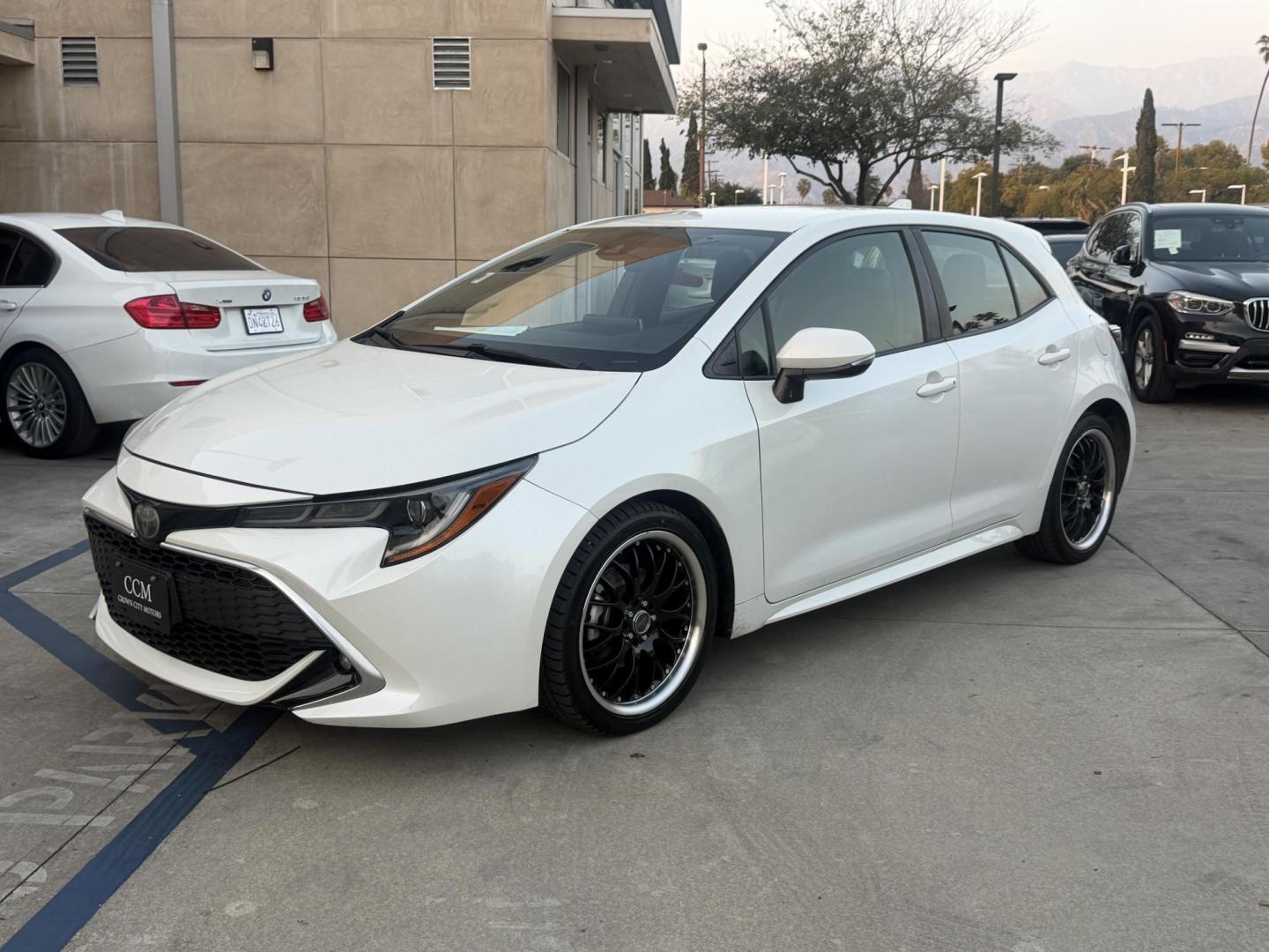 2019 White /BLACK Toyota Corolla L CVT (JTNK4RBE1K3) with an 1.8L L4 DOHC 16V engine, CVT transmission, located at 30 S. Berkeley Avenue, Pasadena, CA, 91107, (626) 248-7567, 34.145447, -118.109398 - Crown City Motors is a used “Buy Here Pay Here” car dealer in Pasadena CA. “Buy Here Pay Here” financing, means that when you purchase your vehicle from our dealership, that you make the payments to the dealership as well. We do not need the banks approval to get you approved for a used auto - Photo#7